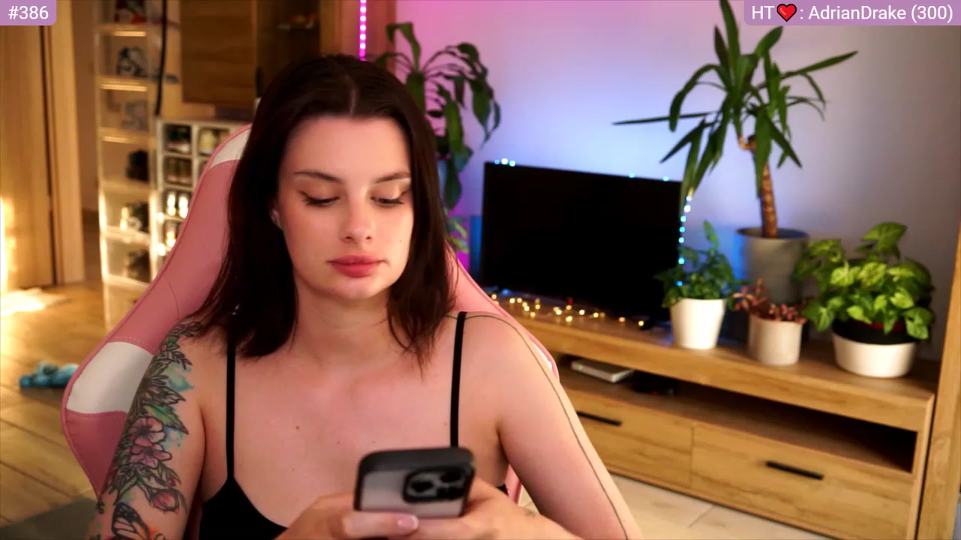 Gallery image thumbnail from lucynutty's myfreecams stream on, 06/28/2023, 17:59 image 11 of 20