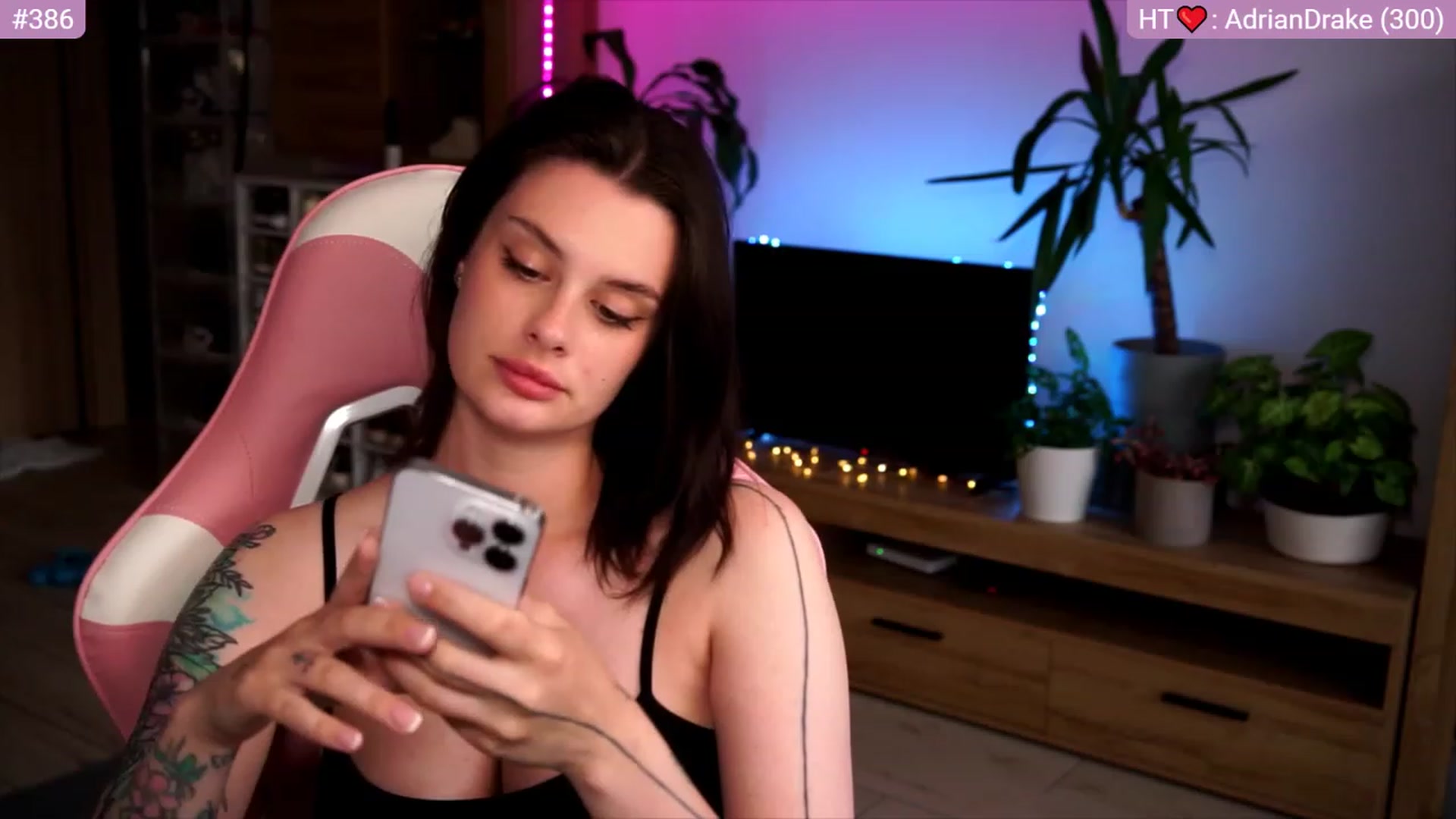 Gallery image thumbnail from lucynutty's myfreecams stream on, 06/28/2023, 18:35 image 20 of 20