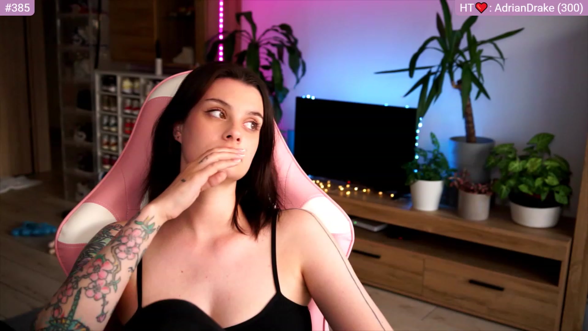 Gallery image thumbnail from lucynutty's myfreecams stream on, 06/28/2023, 18:35 image 1 of 20