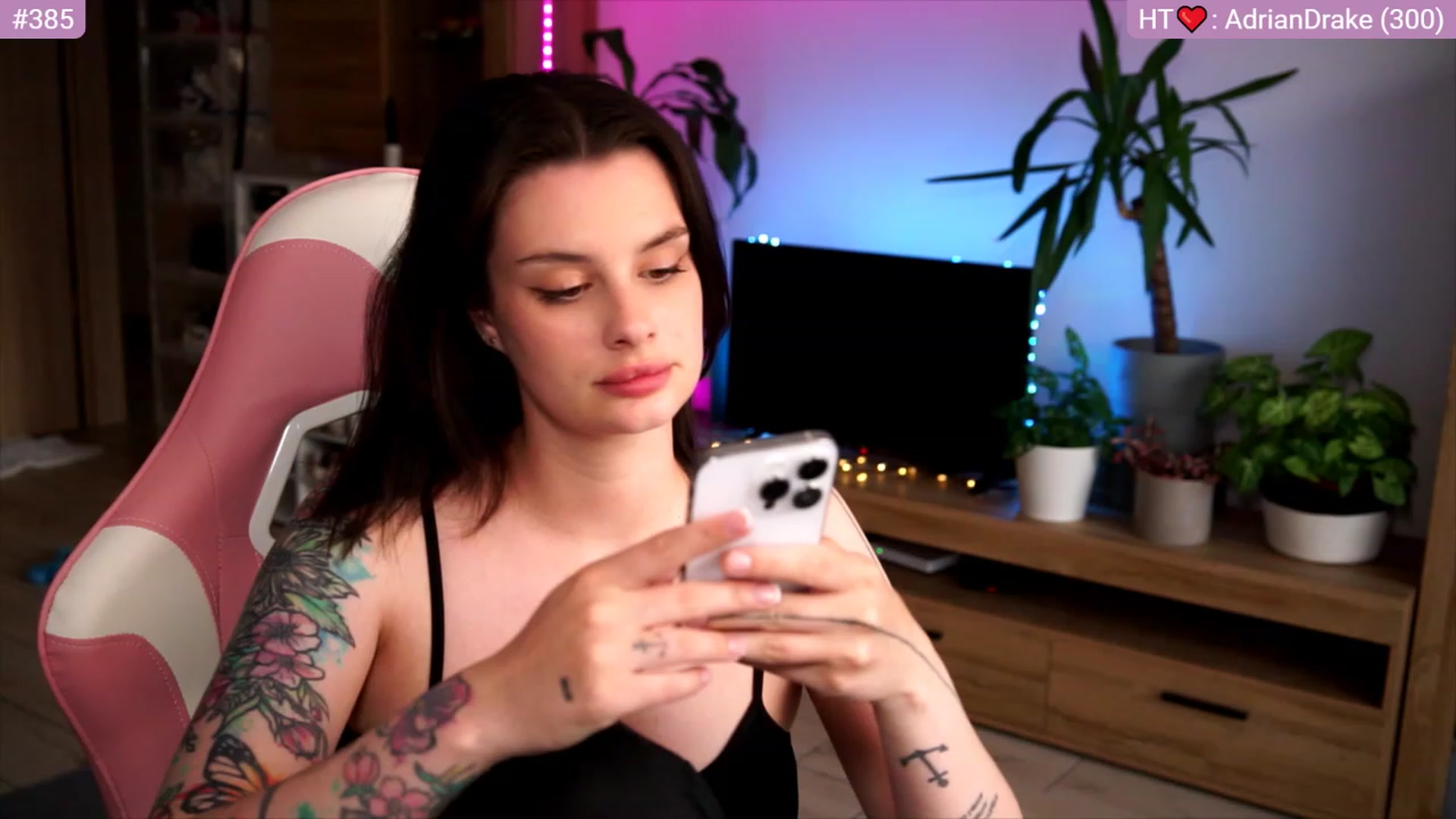 Gallery image thumbnail from lucynutty's myfreecams stream on, 06/28/2023, 18:35 image 6 of 20