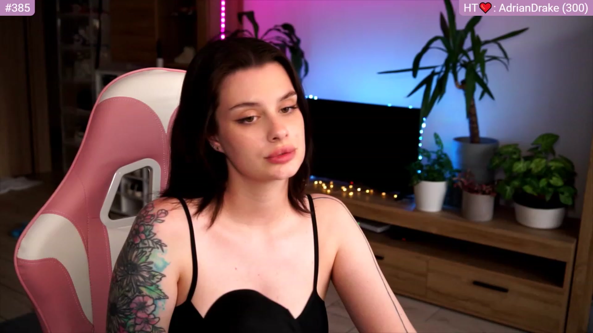 Gallery image thumbnail from lucynutty's myfreecams stream on, 06/28/2023, 18:35 image 12 of 20