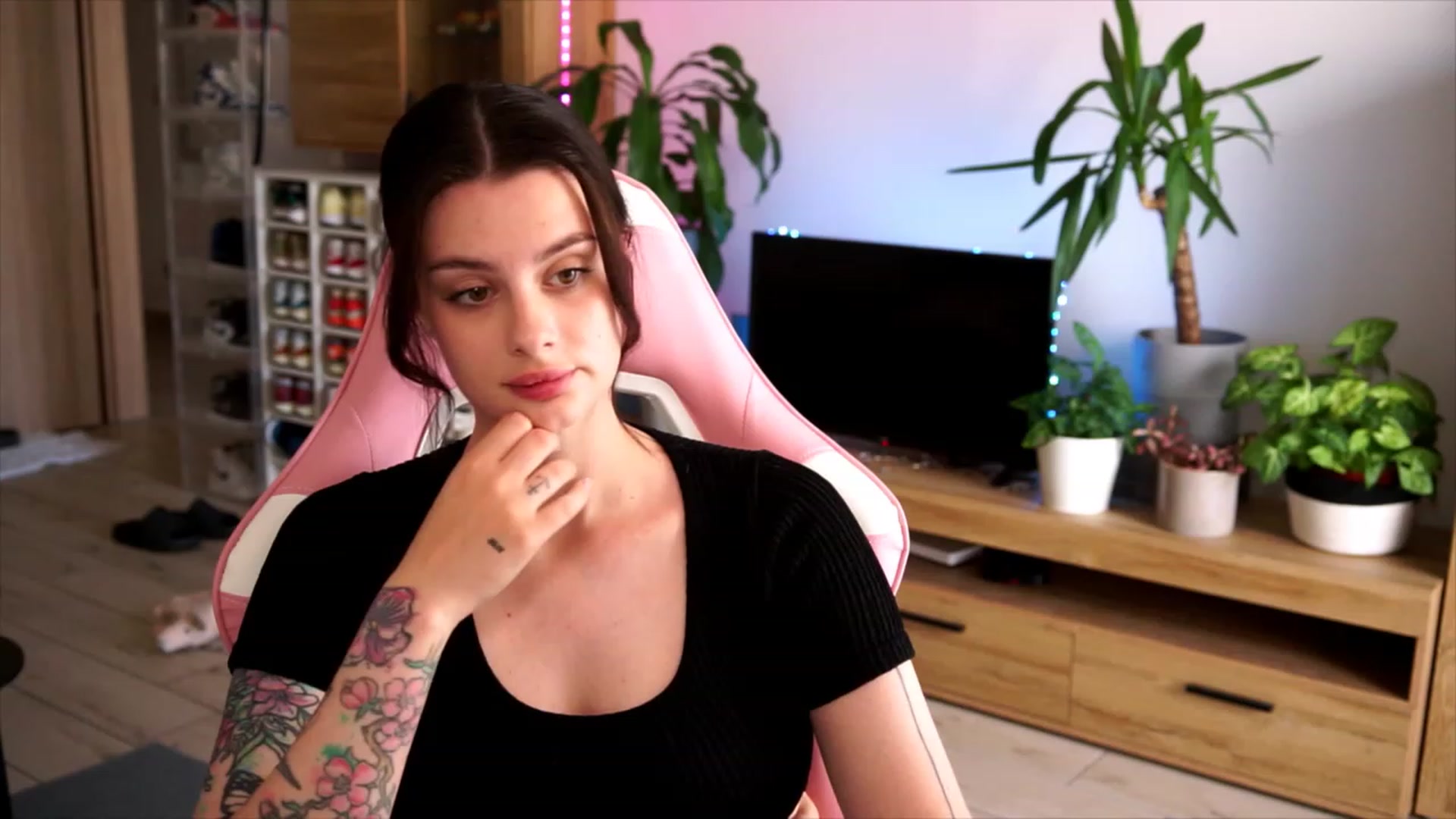 Gallery image thumbnail from lucynutty's myfreecams stream on, 06/29/2023, 10:16 image 7 of 20