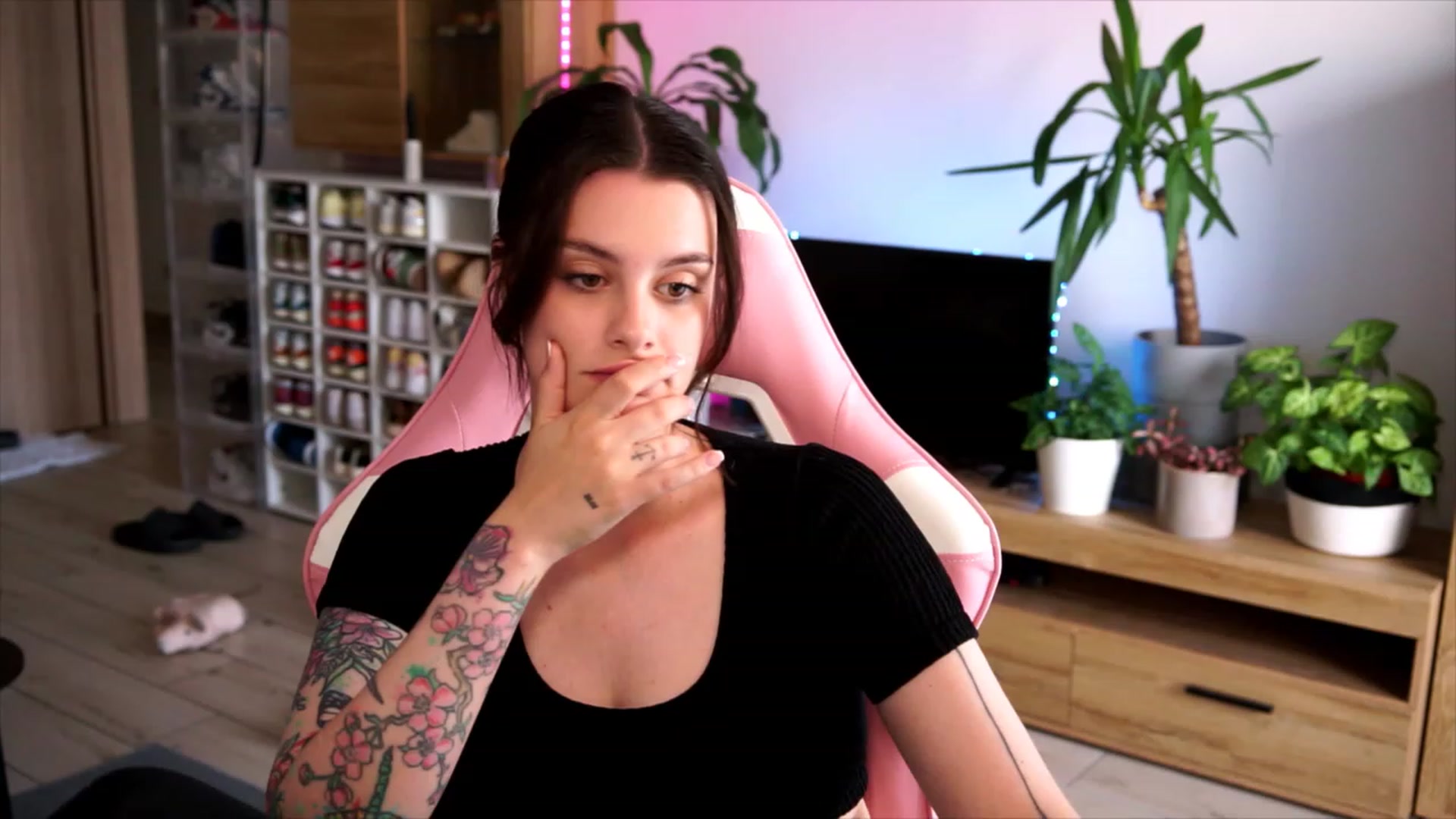 Gallery image thumbnail from lucynutty's myfreecams stream on, 06/29/2023, 10:16 image 13 of 20