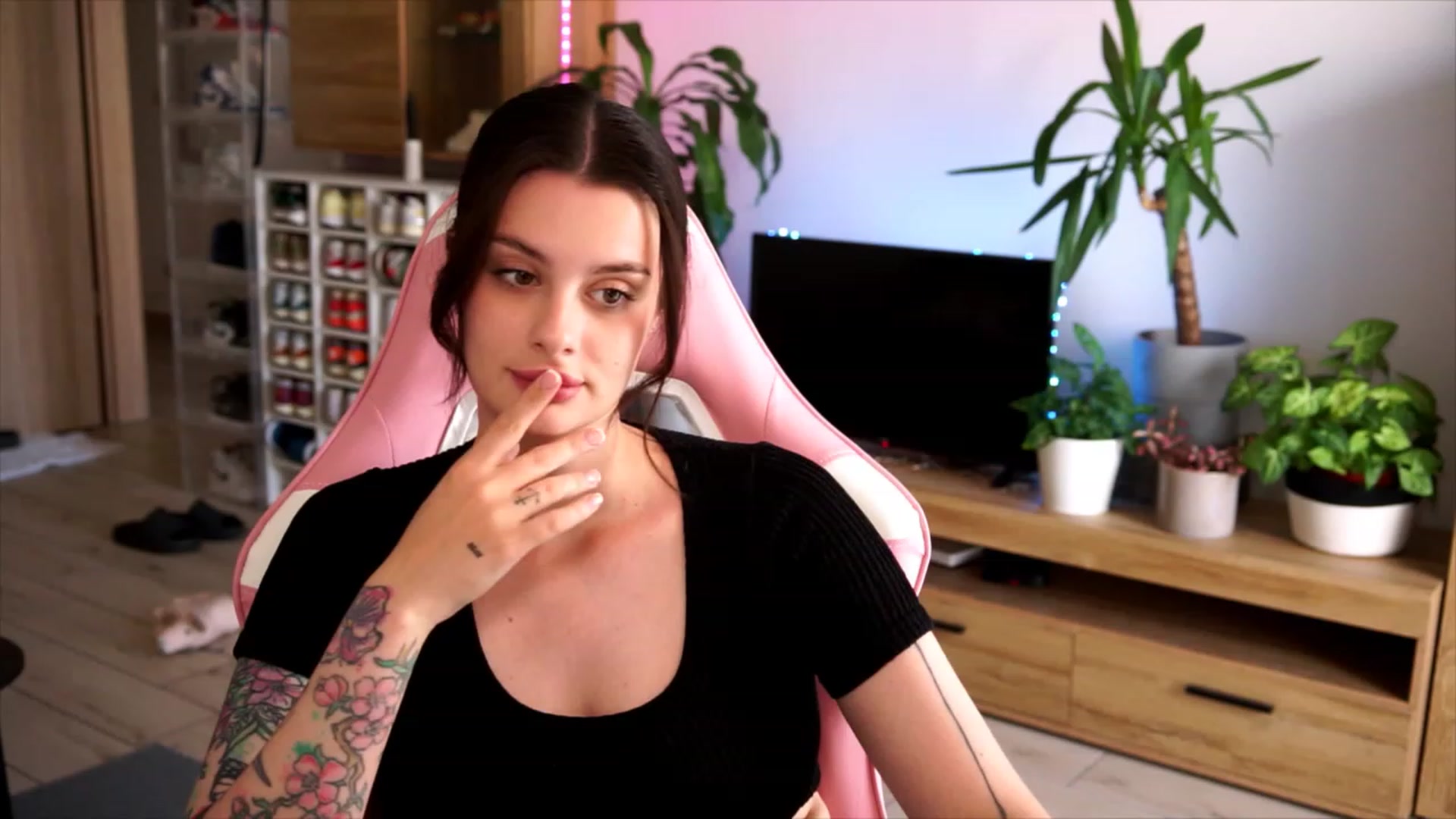 Gallery image thumbnail from lucynutty's myfreecams stream on, 06/29/2023, 10:16 image 9 of 20