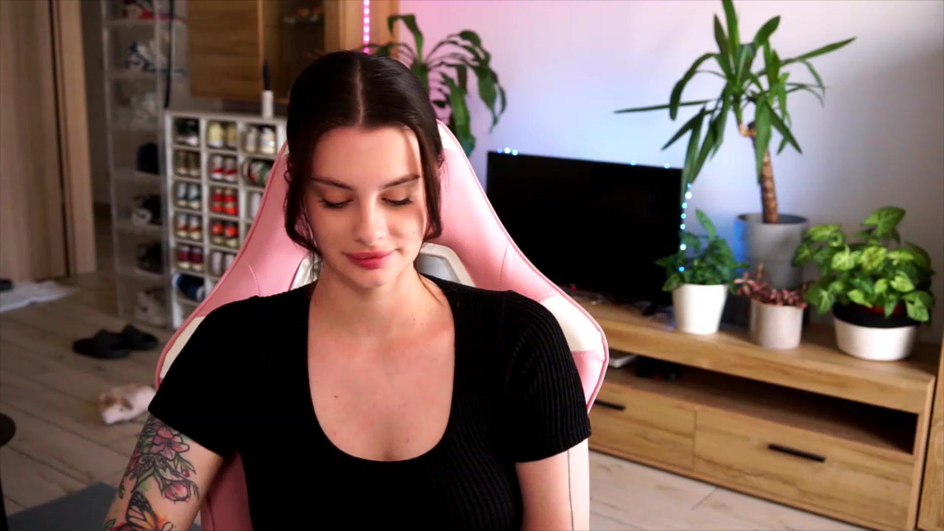 Gallery image thumbnail from lucynutty's myfreecams stream on, 06/29/2023, 10:16 image 5 of 20