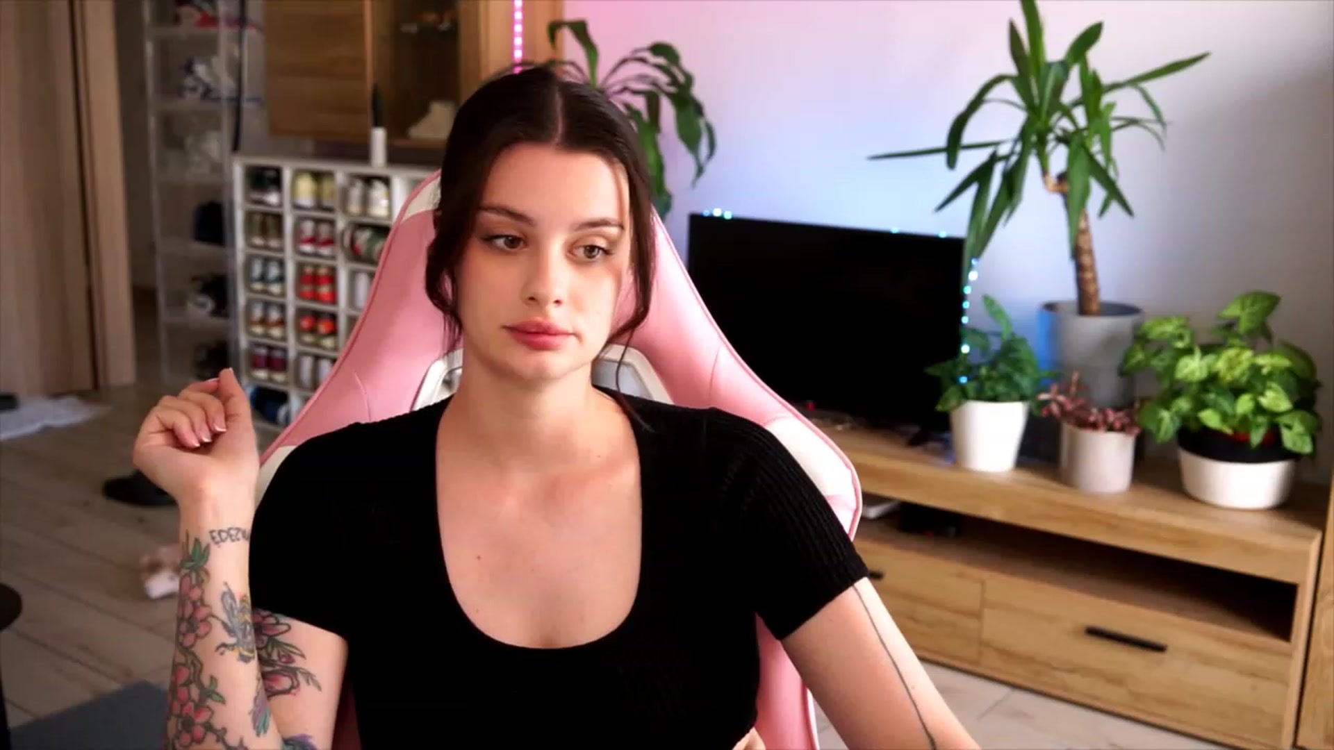Gallery image thumbnail from lucynutty's myfreecams stream on, 06/29/2023, 10:16 image 8 of 20