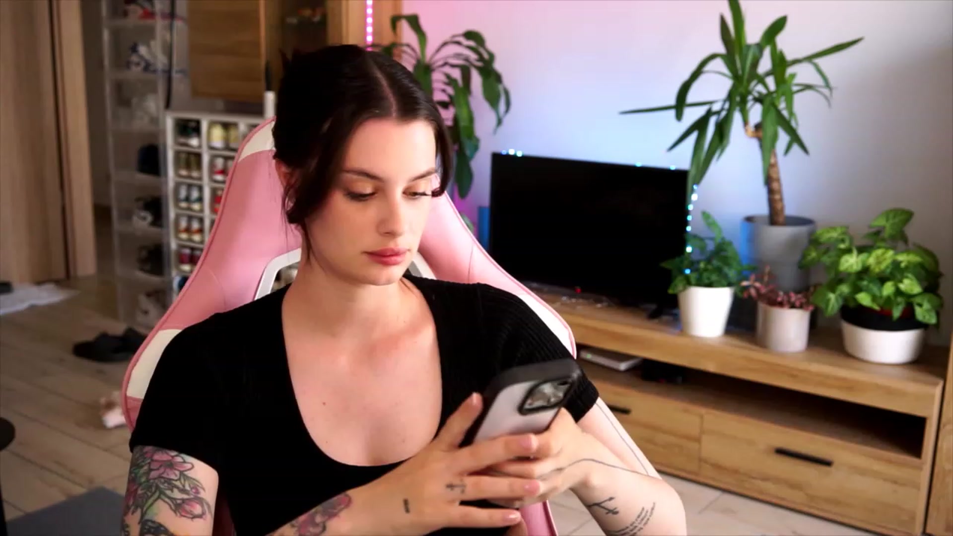 Gallery image thumbnail from lucynutty's myfreecams stream on, 06/29/2023, 10:16 image 2 of 20