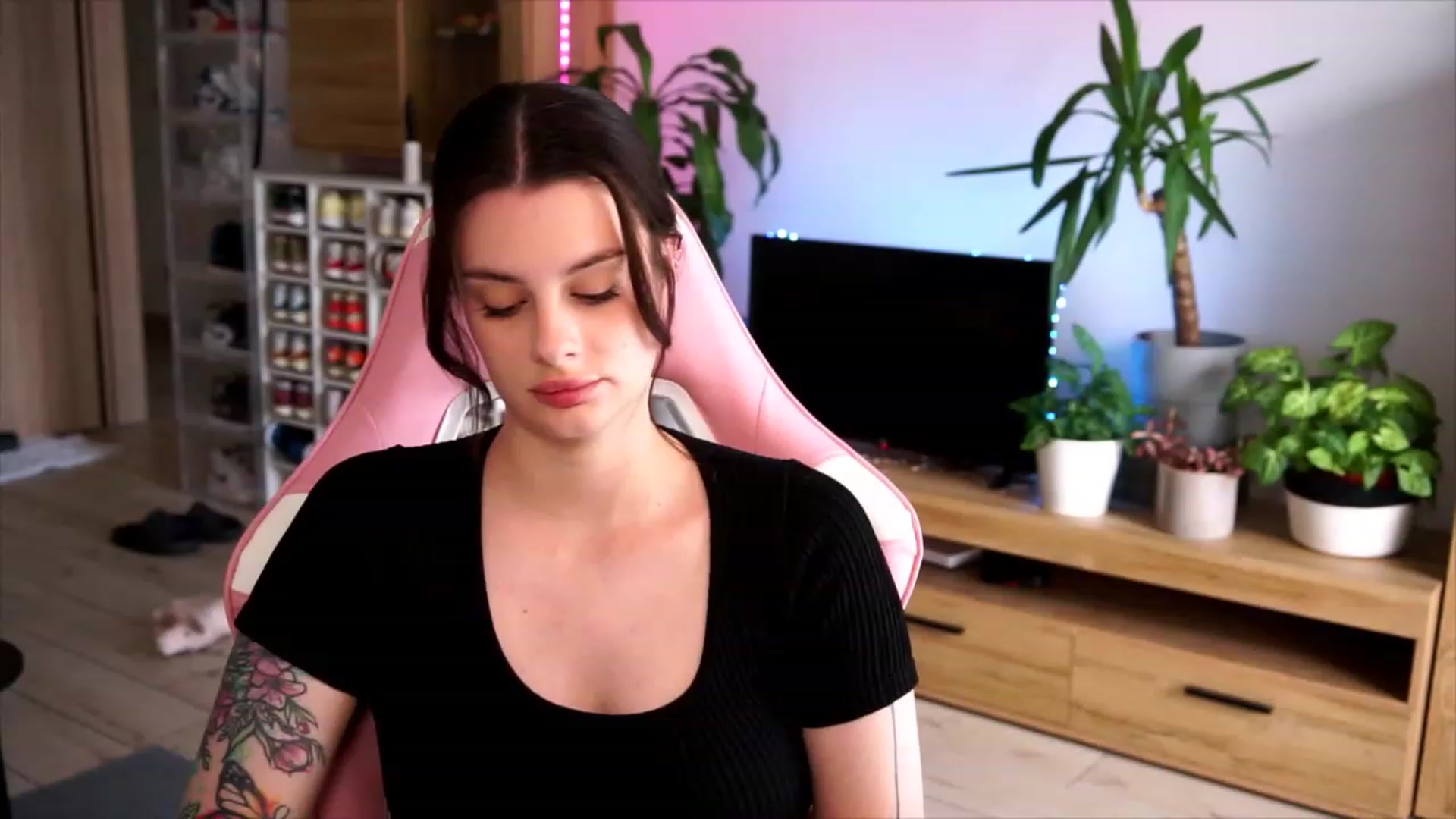 Gallery image thumbnail from lucynutty's myfreecams stream on, 06/29/2023, 10:16 image 4 of 20