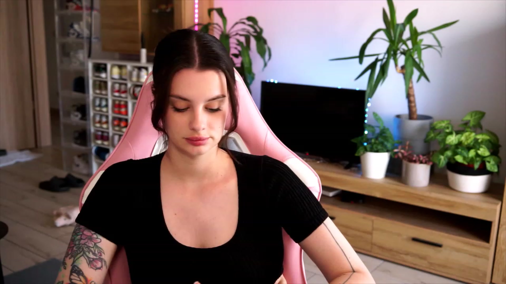 Gallery image thumbnail from lucynutty's myfreecams stream on, 06/29/2023, 10:16 image 10 of 20