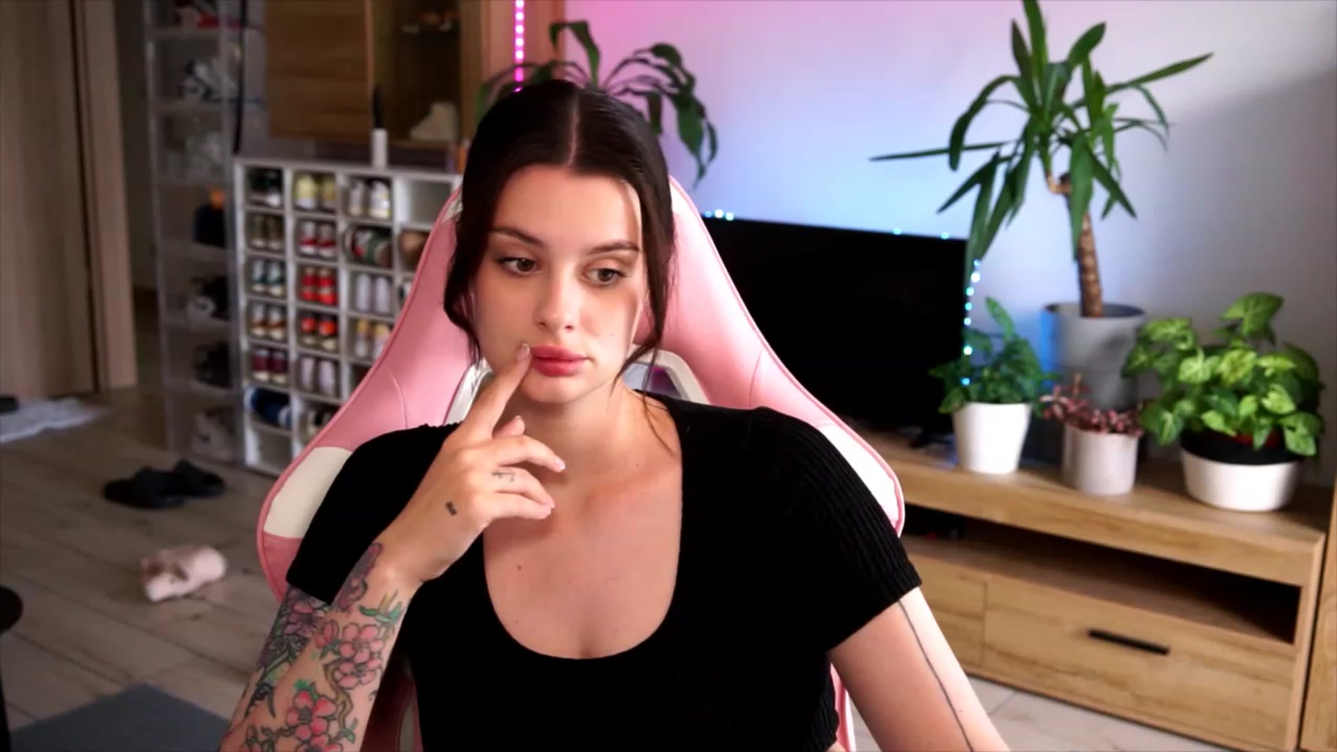 Gallery image thumbnail from lucynutty's myfreecams stream on, 06/29/2023, 10:16 image 15 of 20
