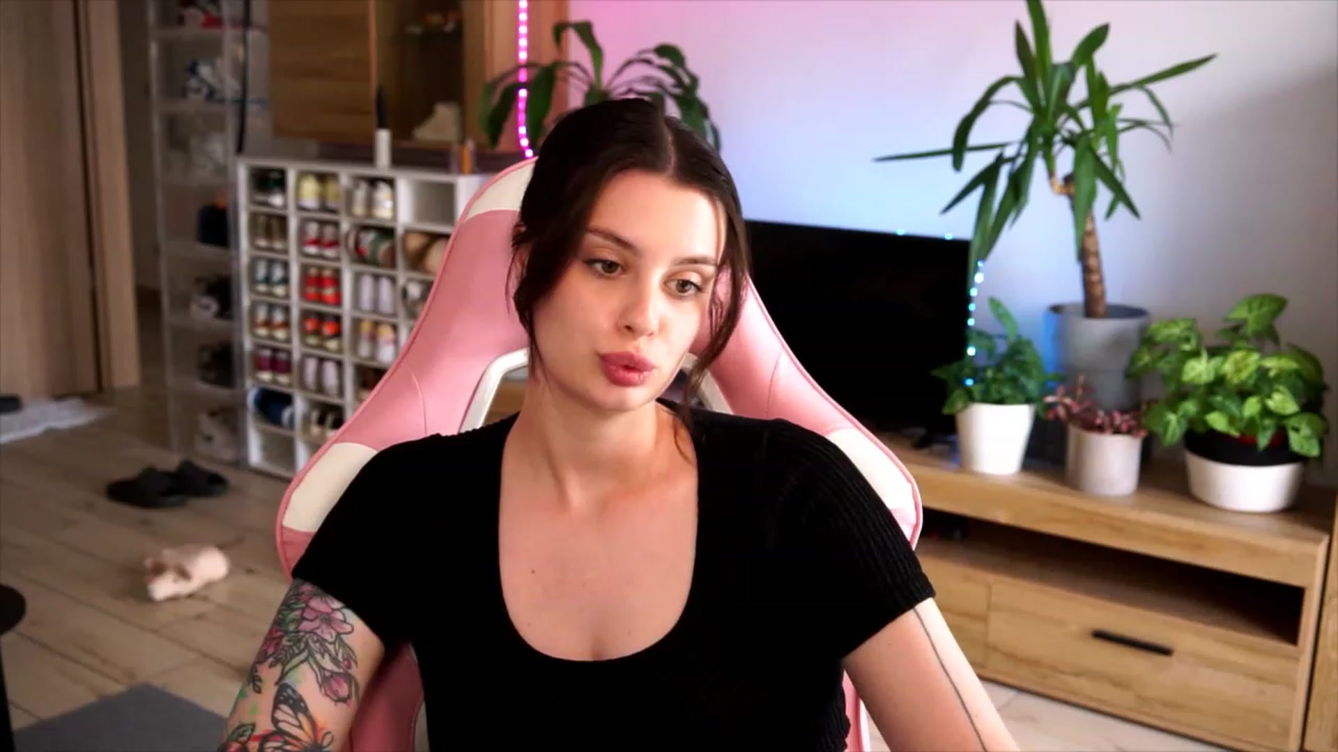 Gallery image thumbnail from lucynutty's myfreecams stream on, 06/29/2023, 10:16 image 19 of 20
