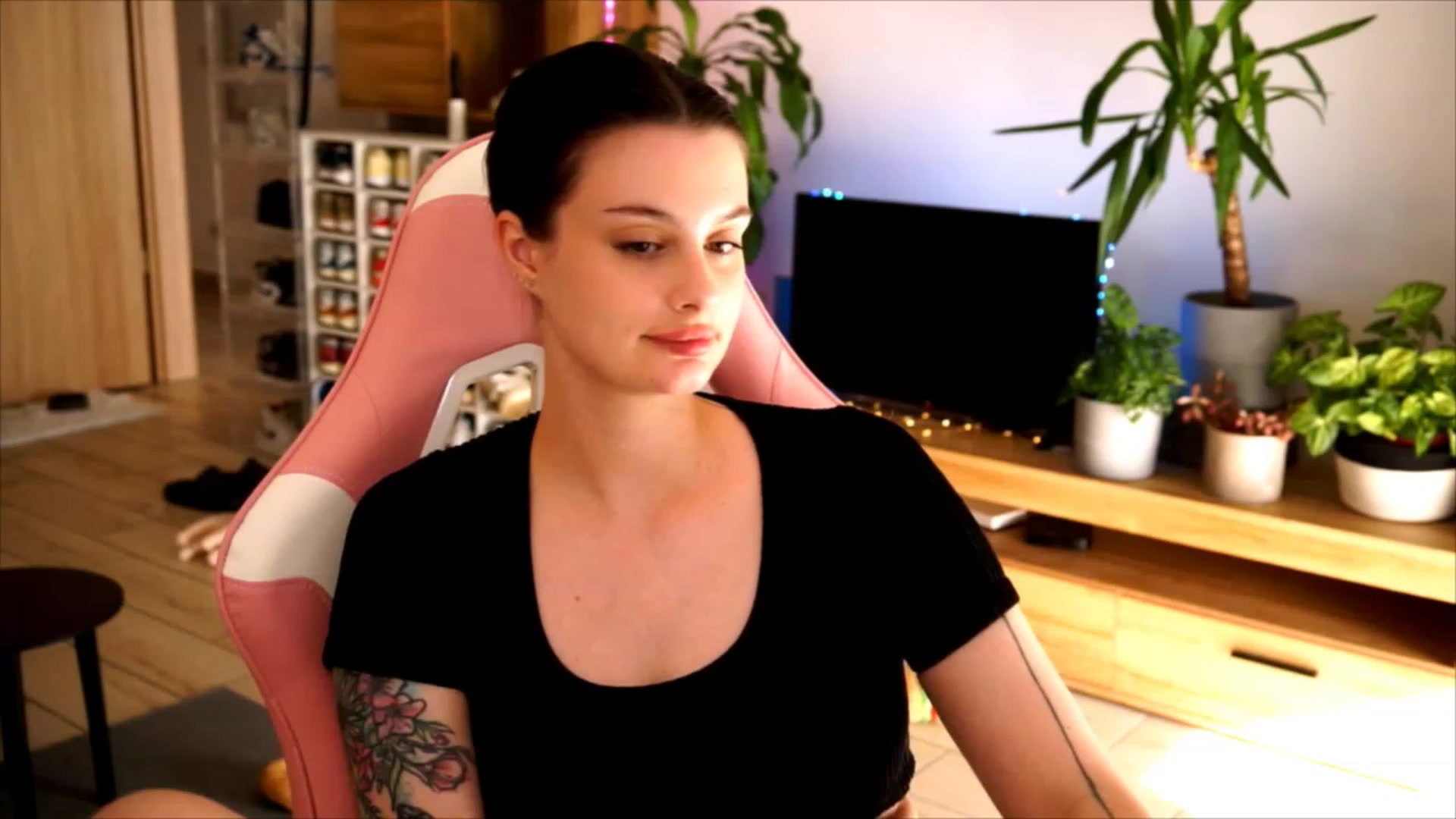Gallery image thumbnail from lucynutty's myfreecams stream on, 06/29/2023, 16:18 image 16 of 20