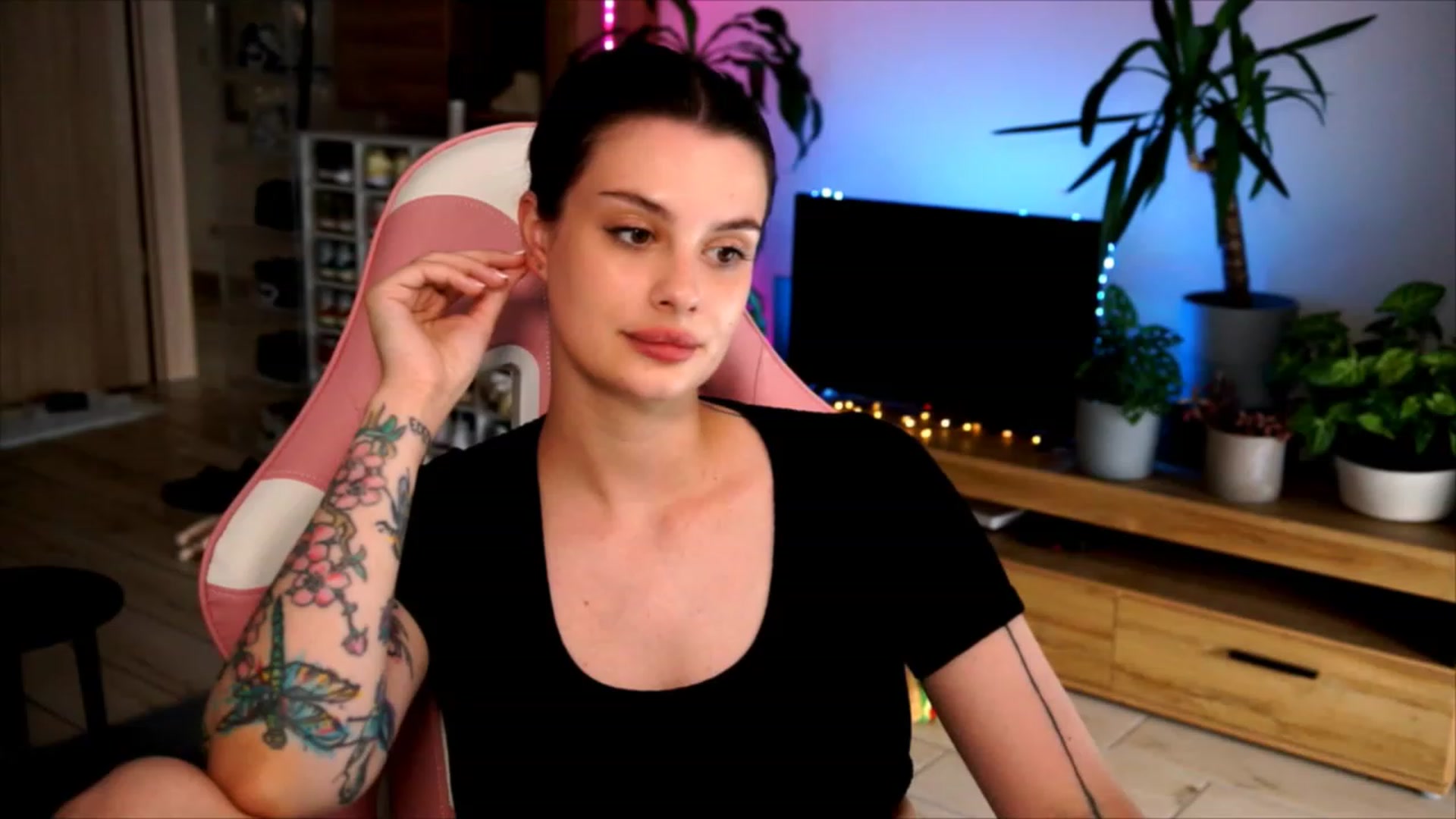Gallery image thumbnail from lucynutty's myfreecams stream on, 06/29/2023, 16:18 image 11 of 20