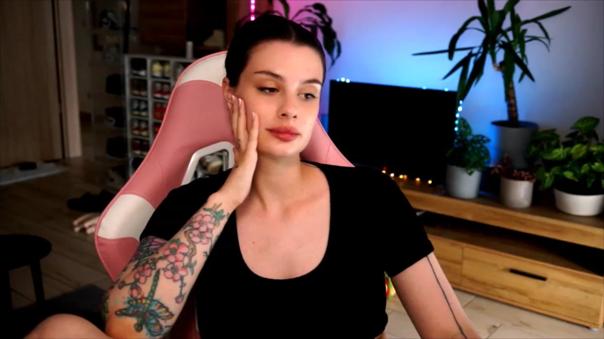 Gallery image thumbnail from lucynutty's myfreecams stream on, 06/29/2023, 16:18 image 9 of 20