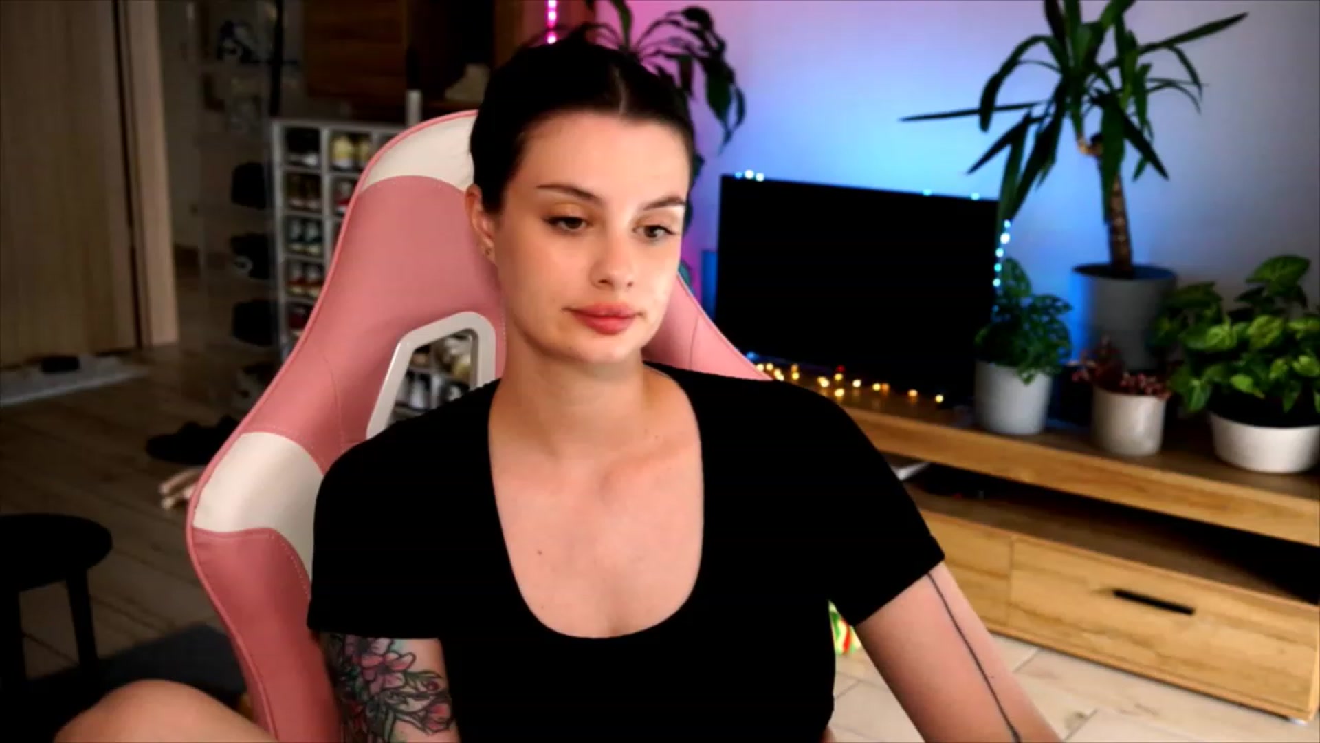 Gallery image thumbnail from lucynutty's myfreecams stream on, 06/29/2023, 16:18 image 13 of 20