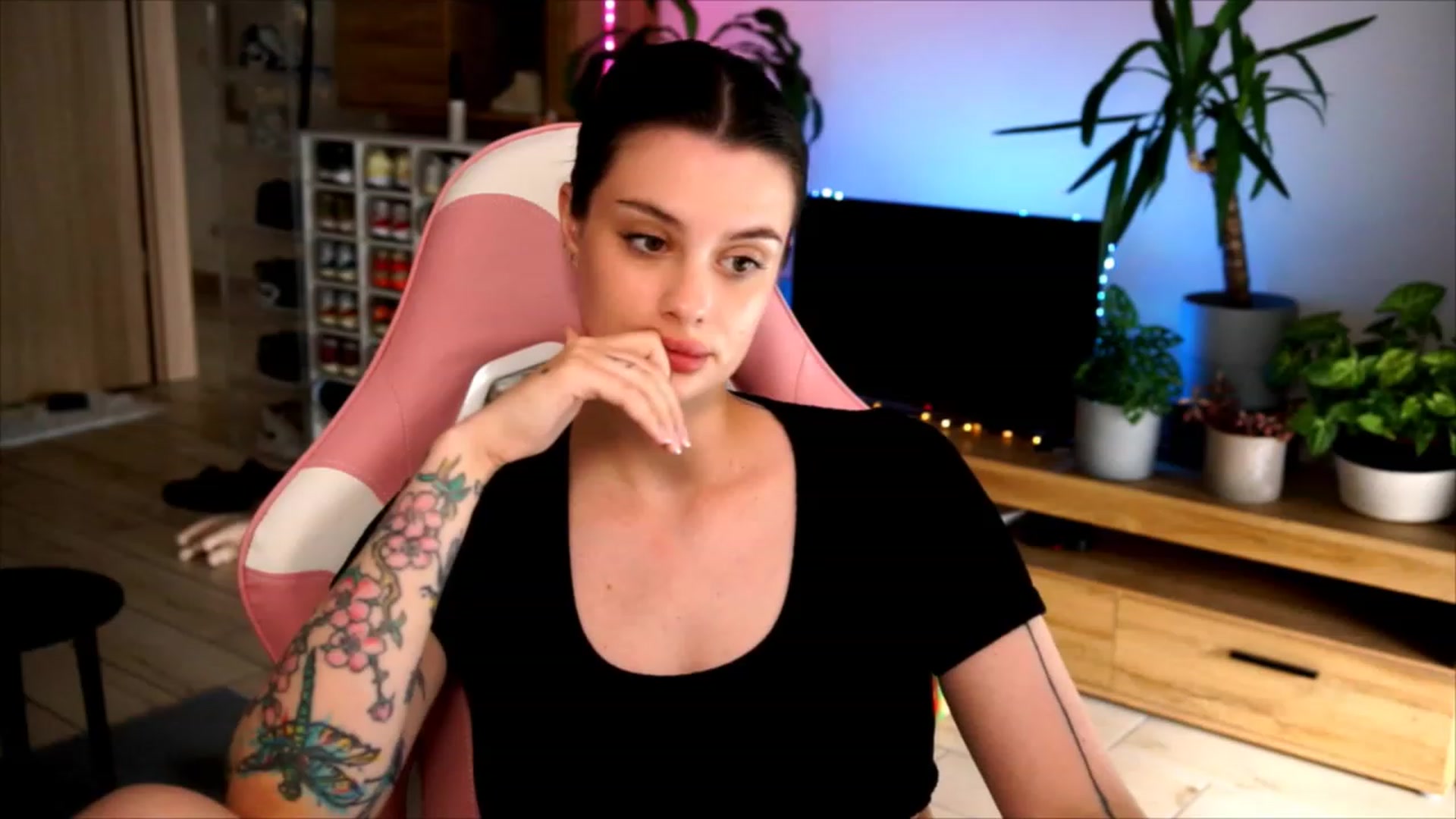 Gallery image thumbnail from lucynutty's myfreecams stream on, 06/29/2023, 16:18 image 15 of 20