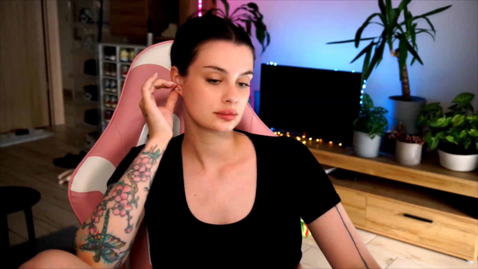 Gallery image thumbnail from lucynutty's myfreecams stream on, 06/29/2023, 16:18 image 14 of 20