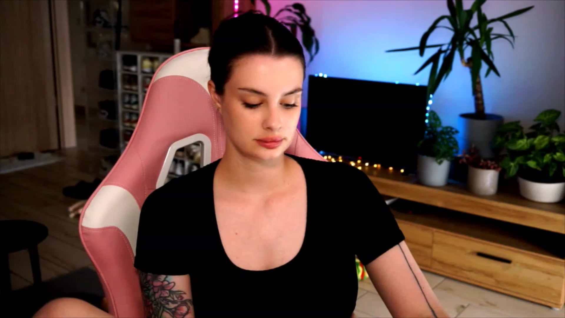 Gallery image thumbnail from lucynutty's myfreecams stream on, 06/29/2023, 16:18 image 8 of 20