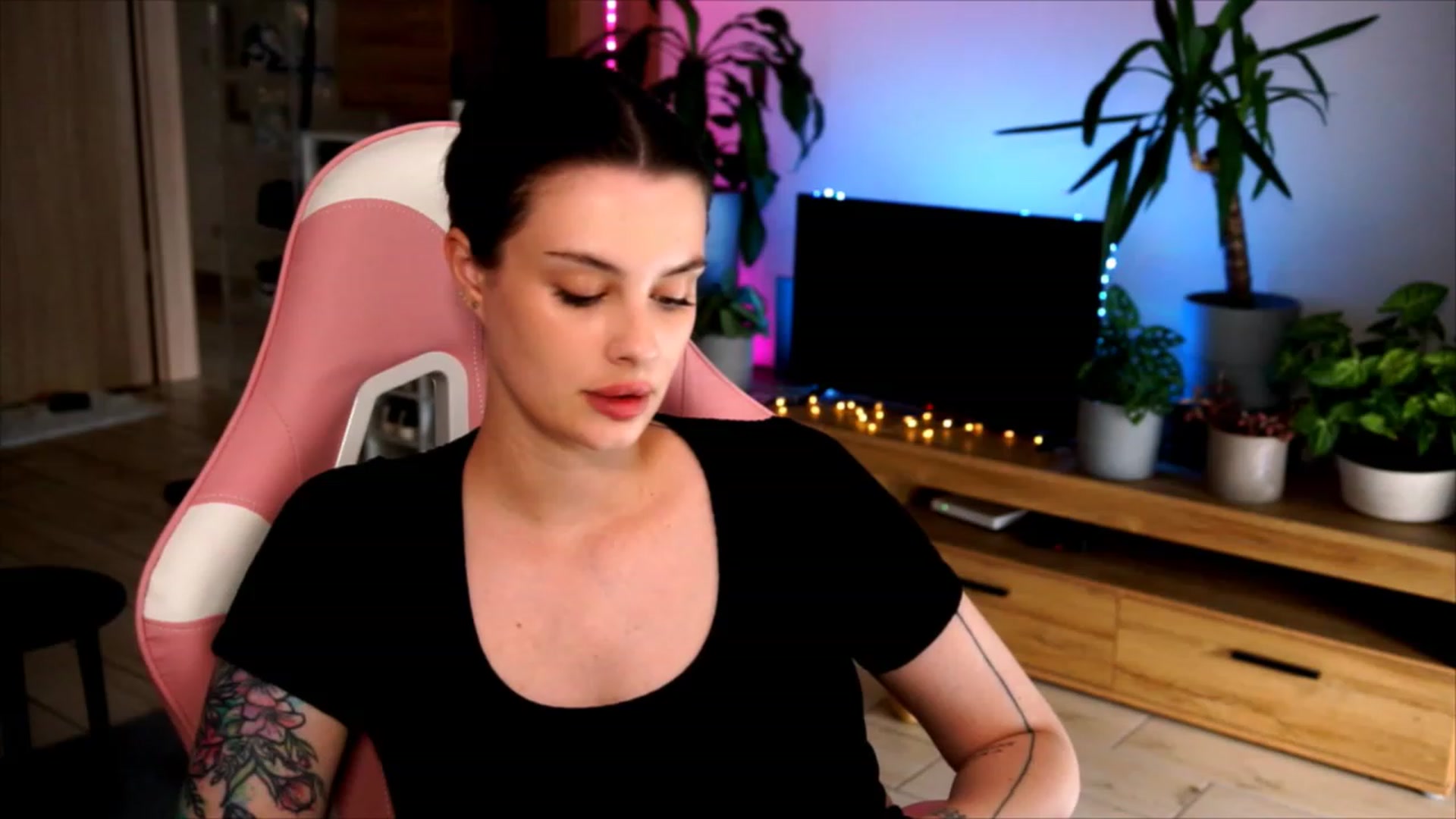 Gallery image thumbnail from lucynutty's myfreecams stream on, 06/29/2023, 16:18 image 4 of 20