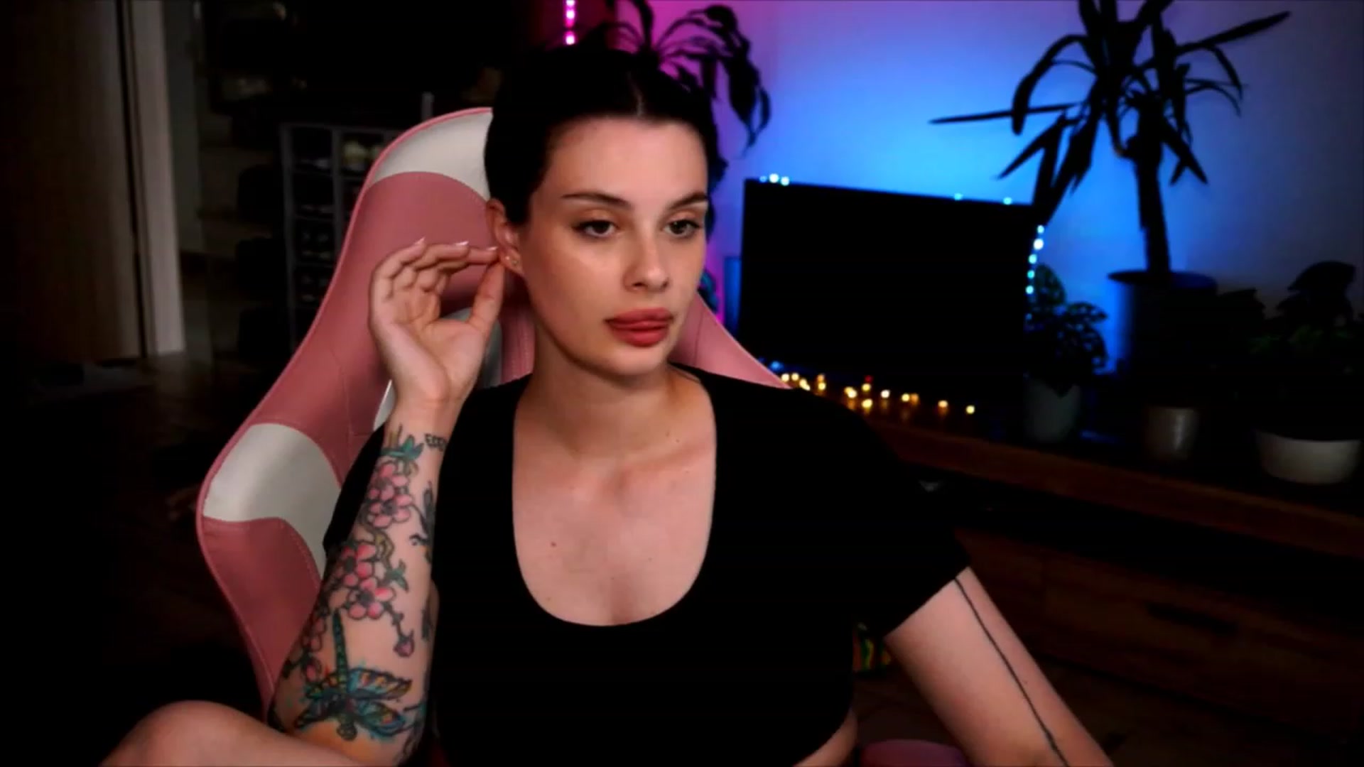 Gallery image thumbnail from lucynutty's myfreecams stream on, 06/29/2023, 16:18 image 1 of 20
