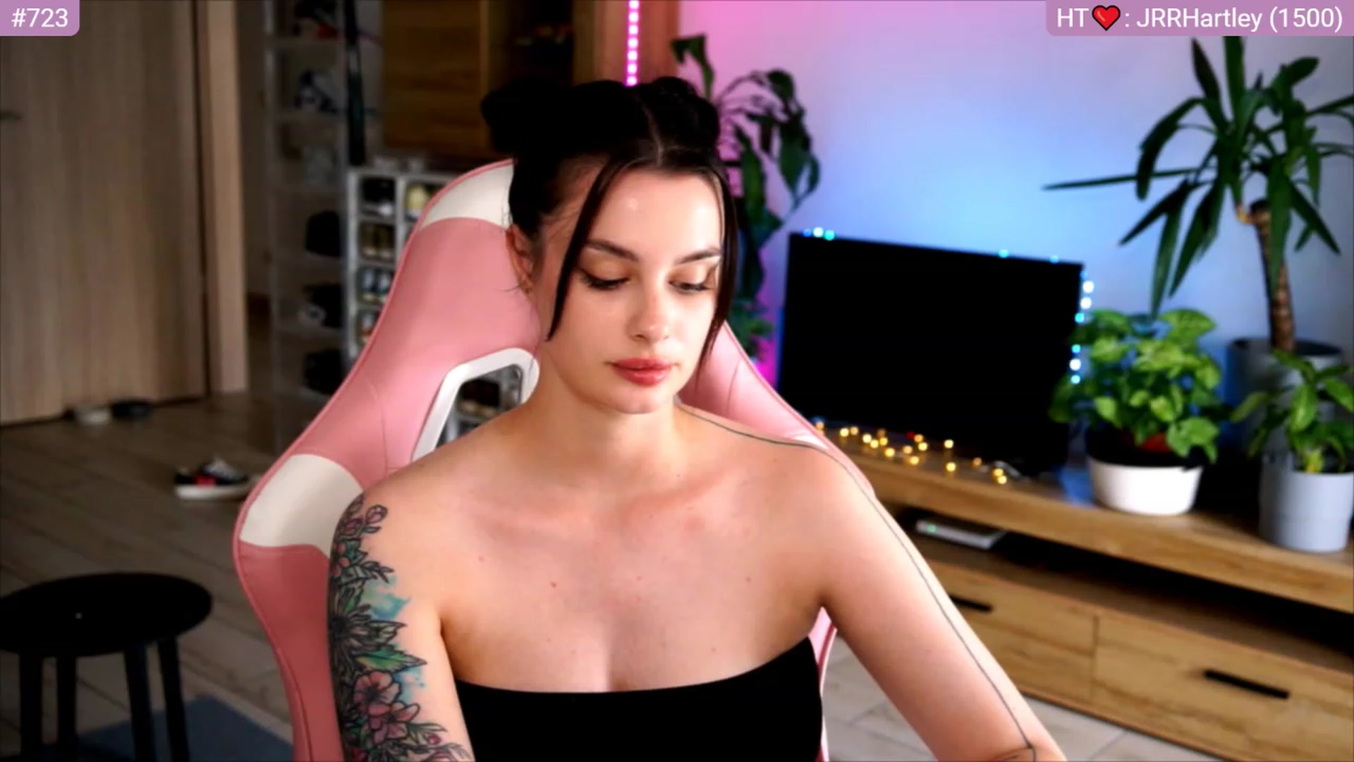 Gallery image thumbnail from lucynutty's myfreecams stream on, 07/03/2023, 11:12 image 16 of 20
