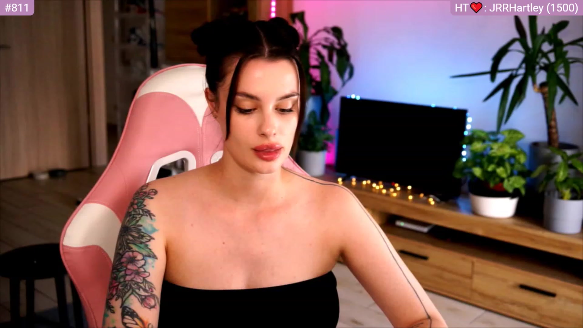 Gallery image thumbnail from lucynutty's myfreecams stream on, 07/03/2023, 11:12 image 12 of 20