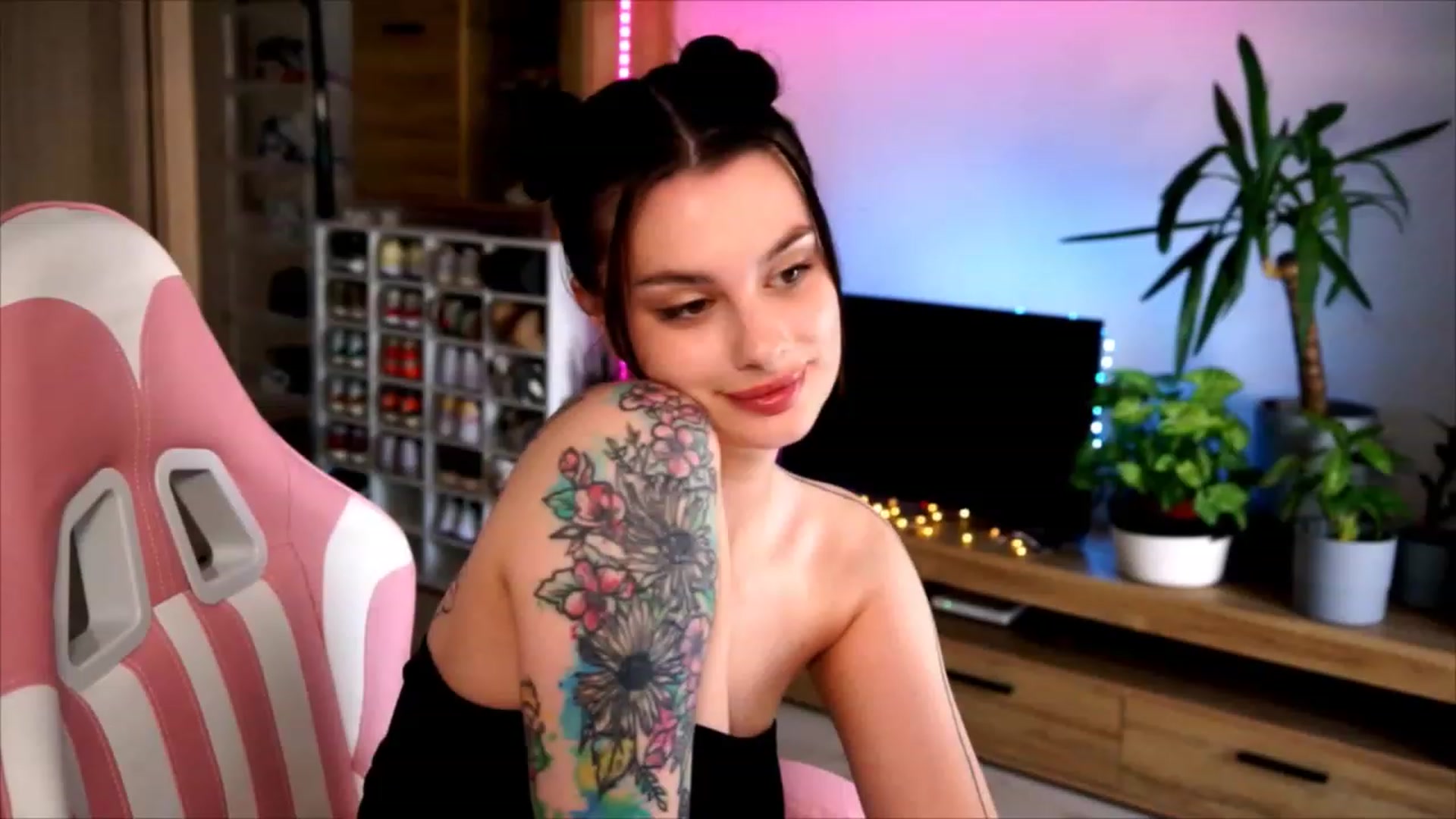 Gallery image thumbnail from lucynutty's myfreecams stream on, 07/03/2023, 11:12 image 1 of 20