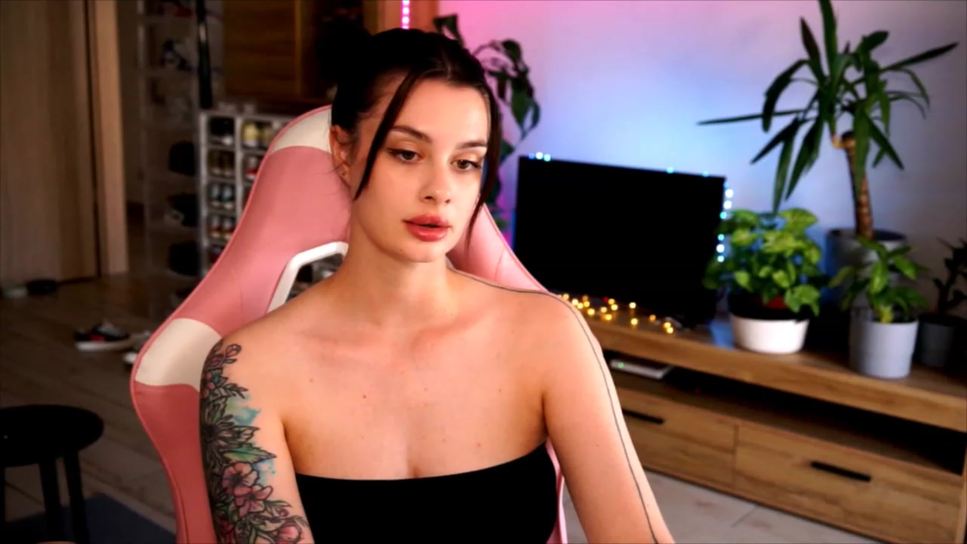 Gallery image thumbnail from lucynutty's myfreecams stream on, 07/03/2023, 11:12 image 5 of 20