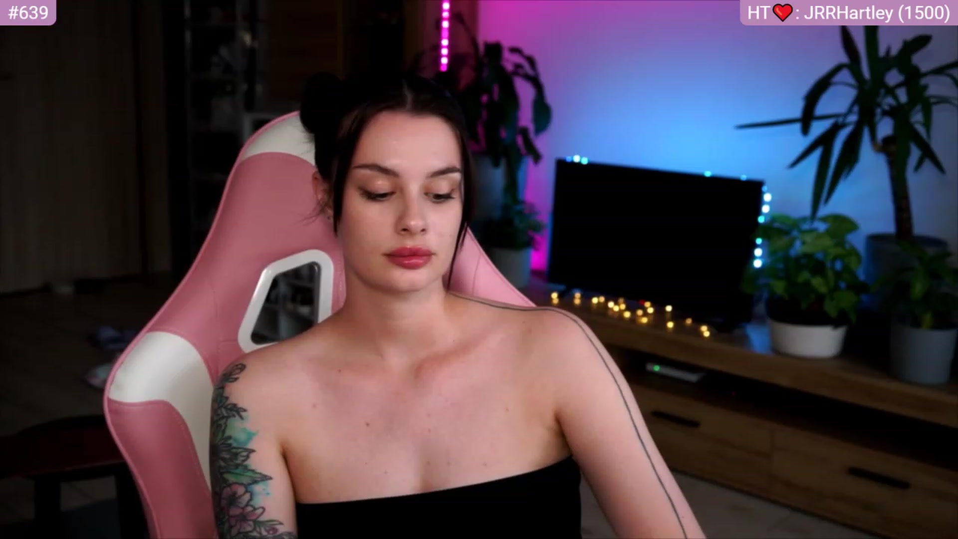 Gallery image thumbnail from lucynutty's myfreecams stream on, 07/03/2023, 17:55 image 18 of 20