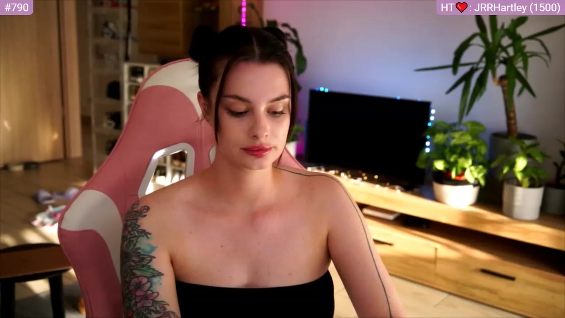Gallery image thumbnail from lucynutty's myfreecams stream on, 07/03/2023, 17:55 image 2 of 20