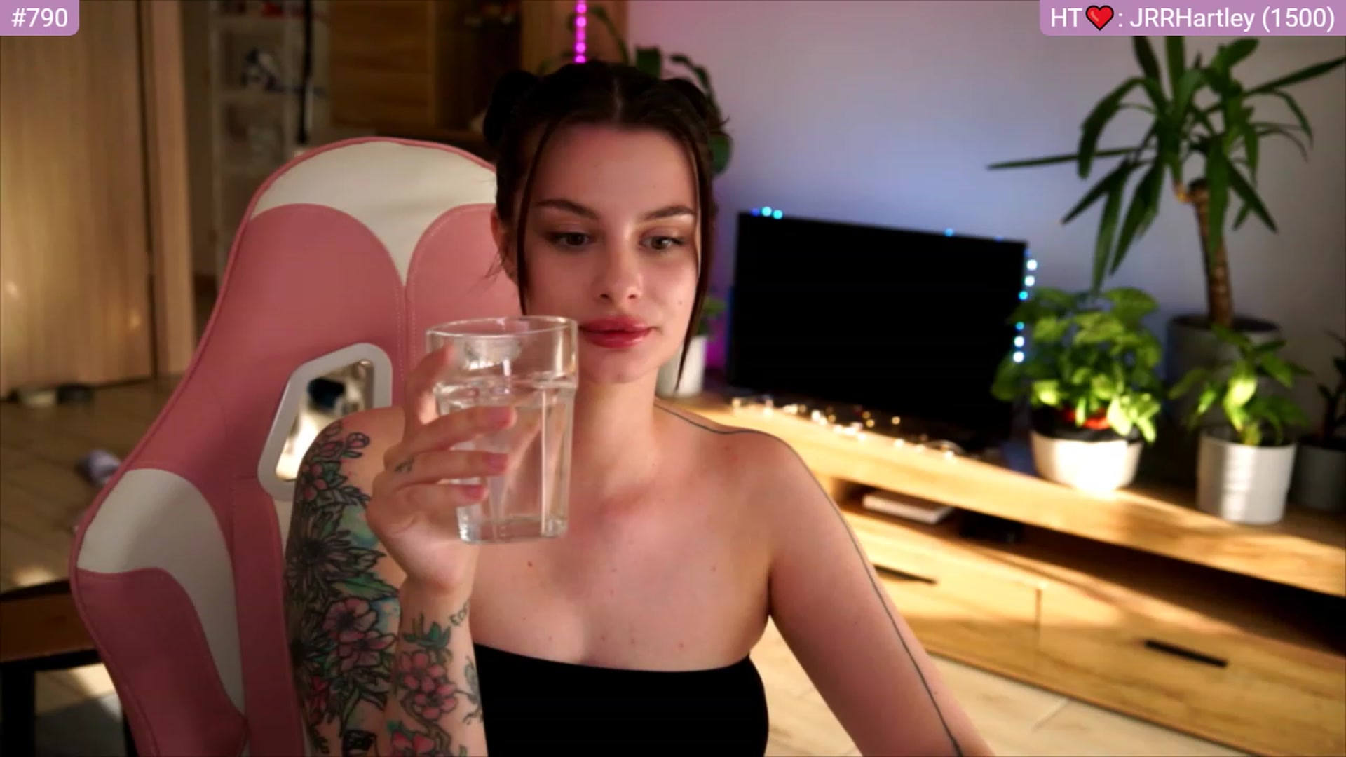 Gallery image thumbnail from lucynutty's myfreecams stream on, 07/03/2023, 17:55 image 1 of 20