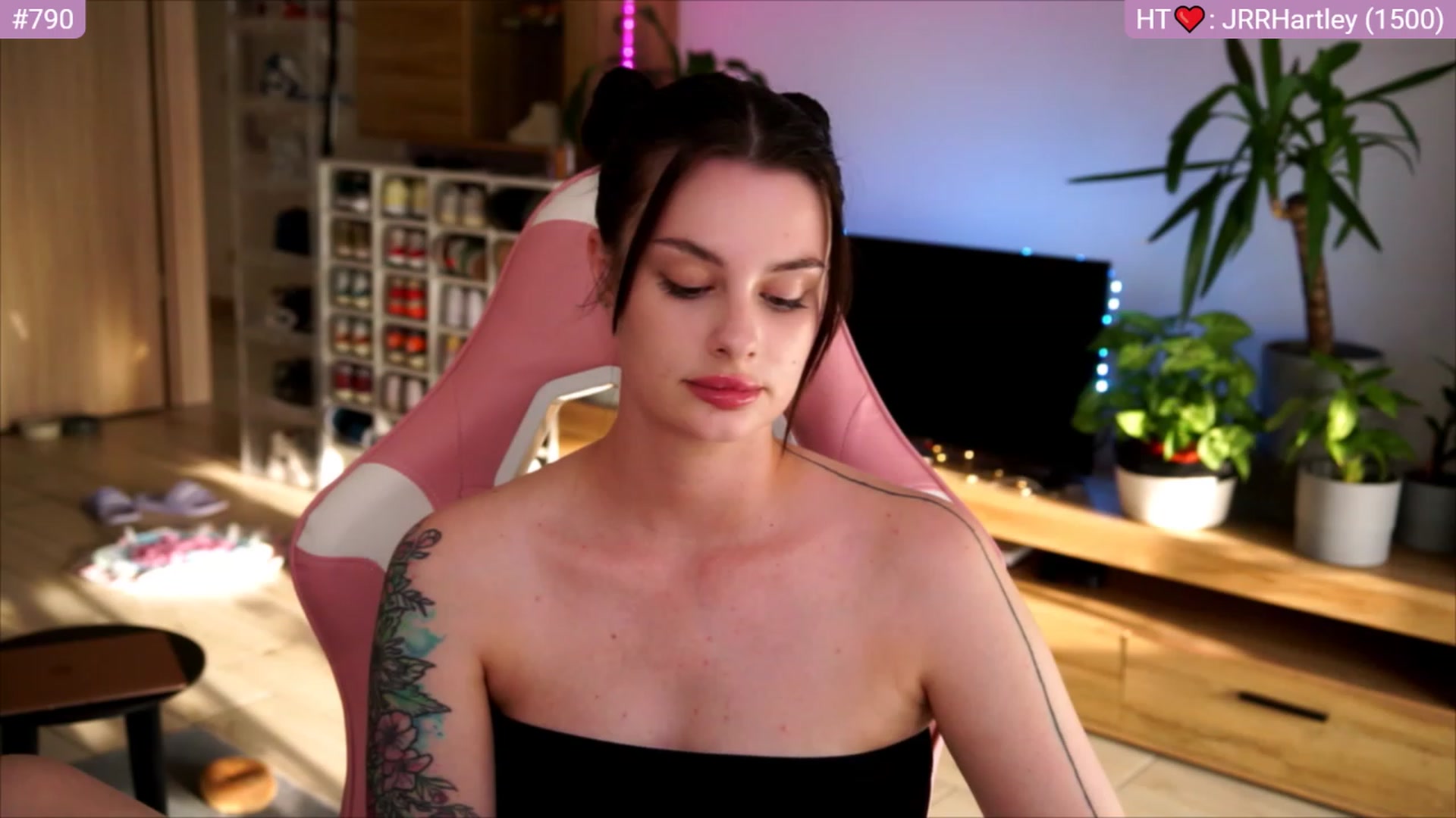 Gallery image thumbnail from lucynutty's myfreecams stream on, 07/03/2023, 17:55 image 3 of 20