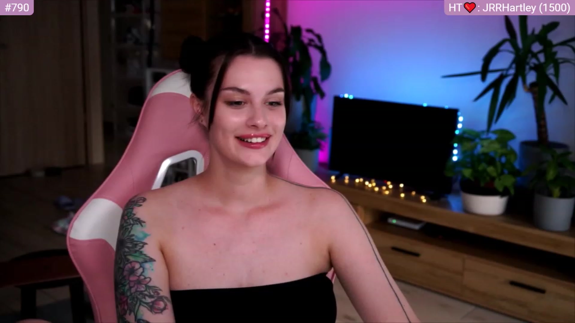 Gallery image thumbnail from lucynutty's myfreecams stream on, 07/03/2023, 17:55 image 11 of 20