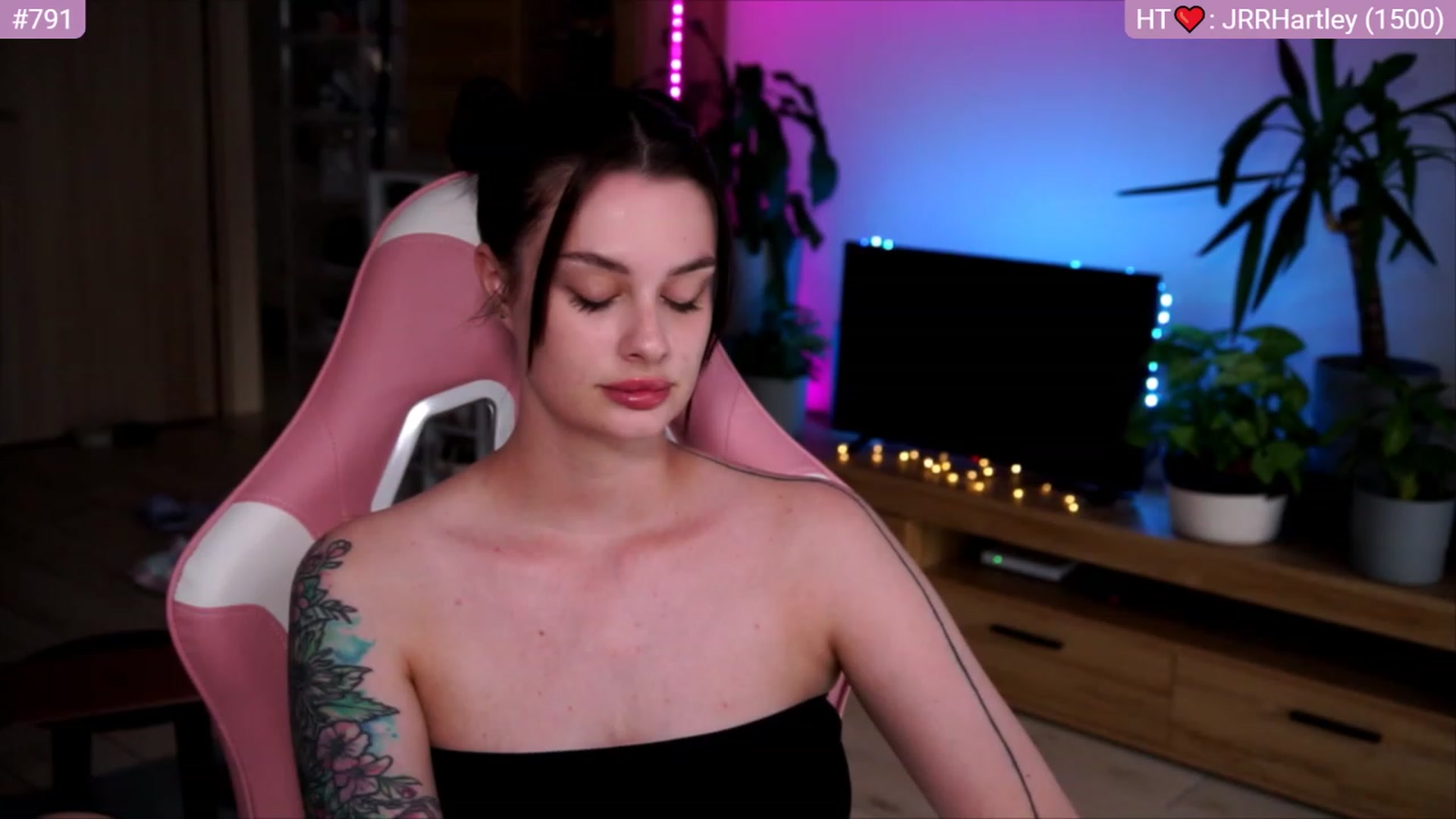 Gallery image thumbnail from lucynutty's myfreecams stream on, 07/03/2023, 17:55 image 13 of 20