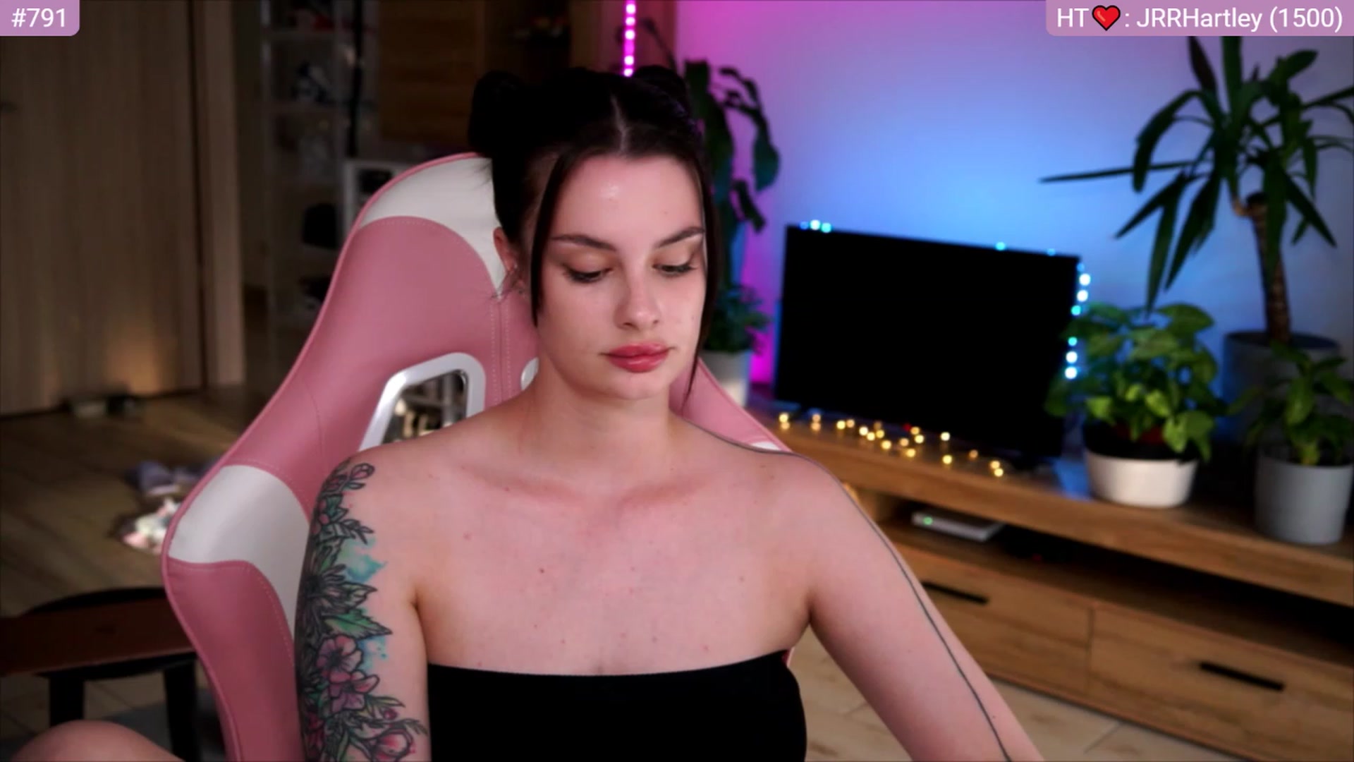 Gallery image thumbnail from lucynutty's myfreecams stream on, 07/03/2023, 17:55 image 7 of 20