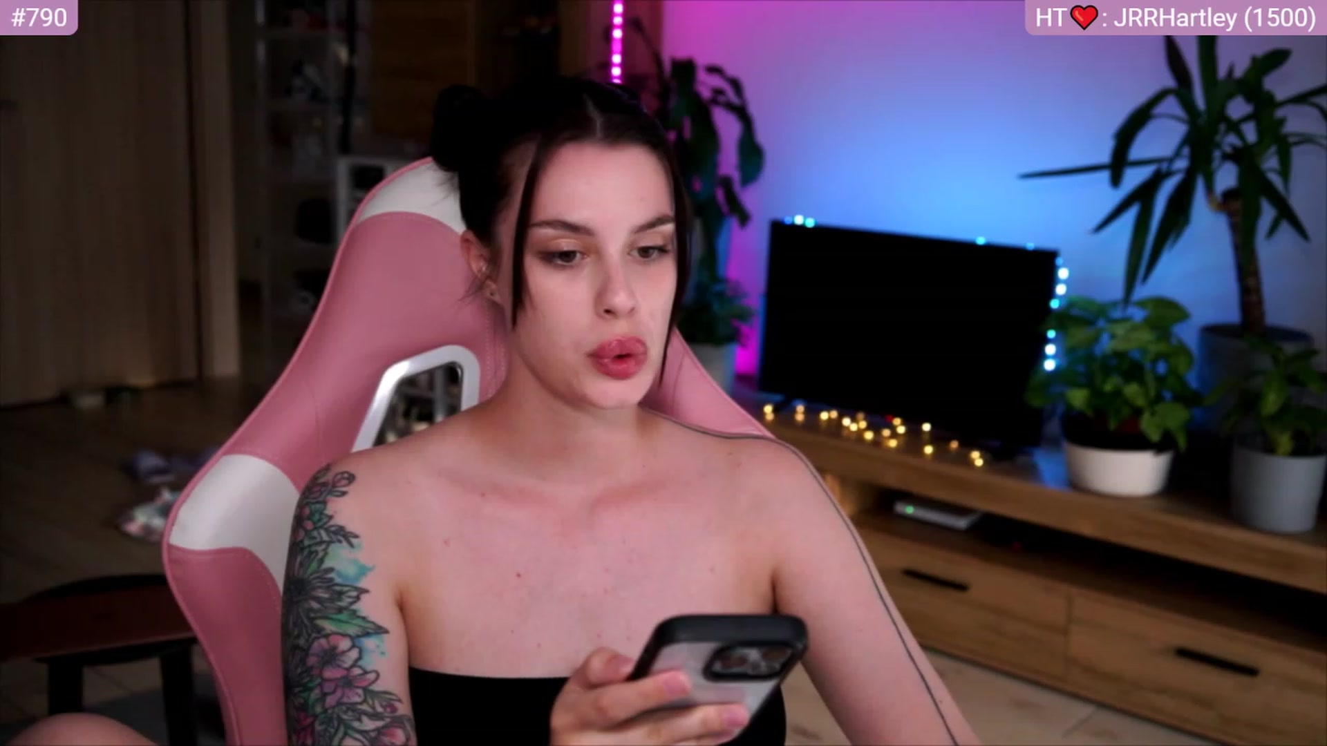 Gallery image thumbnail from lucynutty's myfreecams stream on, 07/03/2023, 17:55 image 9 of 20