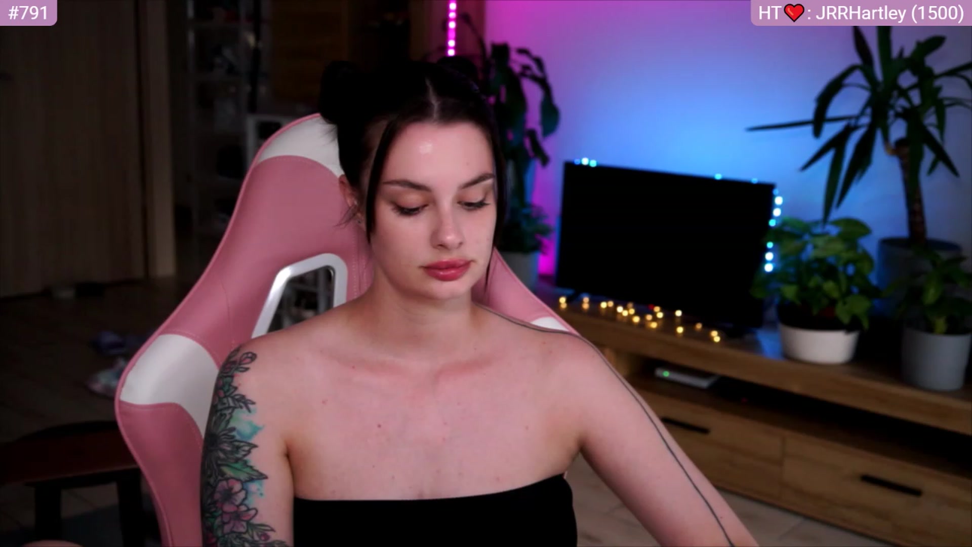 Gallery image thumbnail from lucynutty's myfreecams stream on, 07/03/2023, 17:55 image 12 of 20