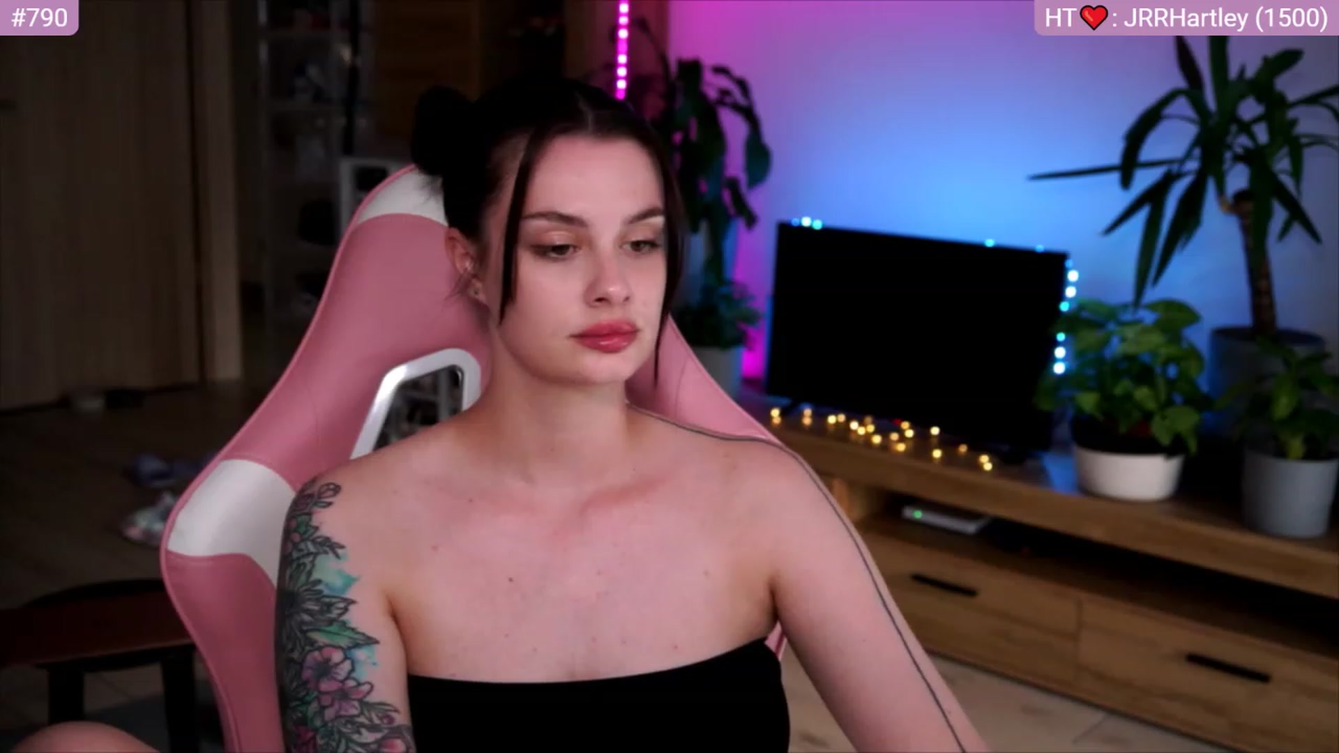 Gallery image thumbnail from lucynutty's myfreecams stream on, 07/03/2023, 17:55 image 10 of 20