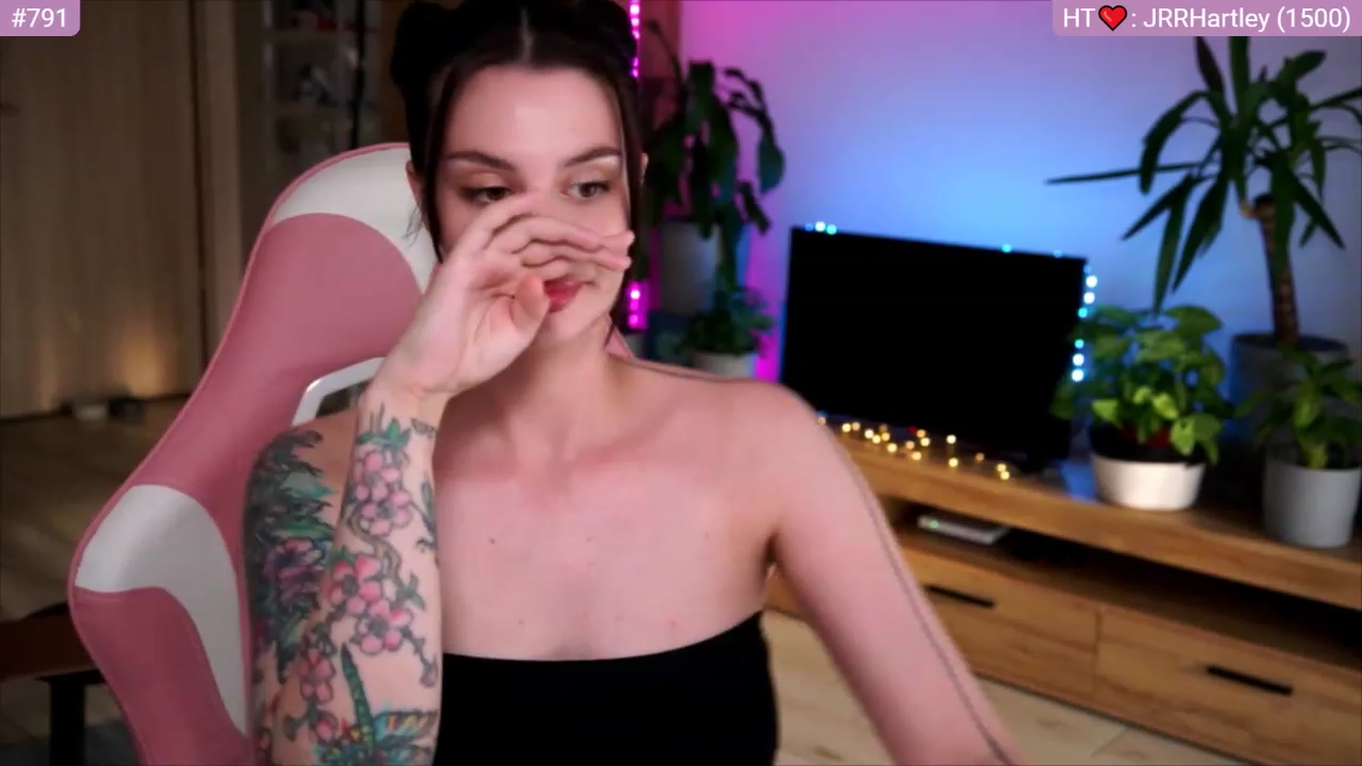 Gallery image thumbnail from lucynutty's myfreecams stream on, 07/03/2023, 17:55 image 6 of 20