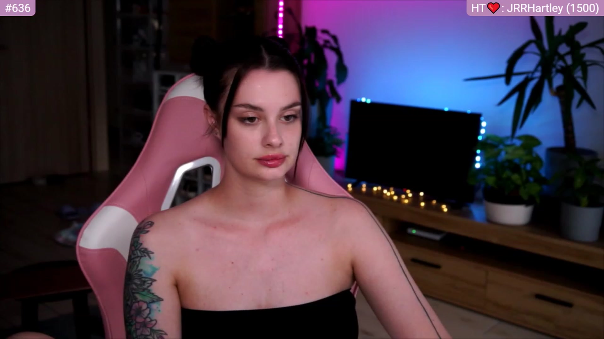 Gallery image thumbnail from lucynutty's myfreecams stream on, 07/03/2023, 17:55 image 14 of 20