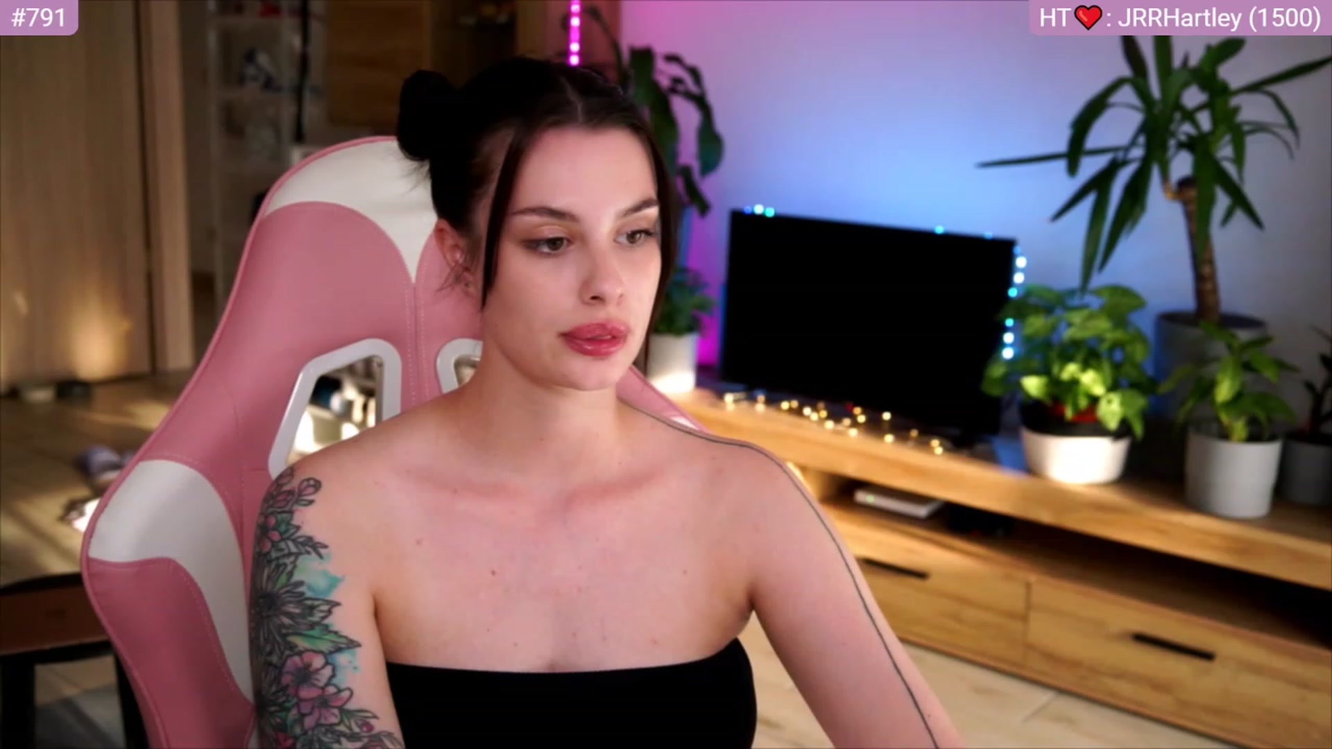 Gallery image thumbnail from lucynutty's myfreecams stream on, 07/03/2023, 17:55 image 5 of 20
