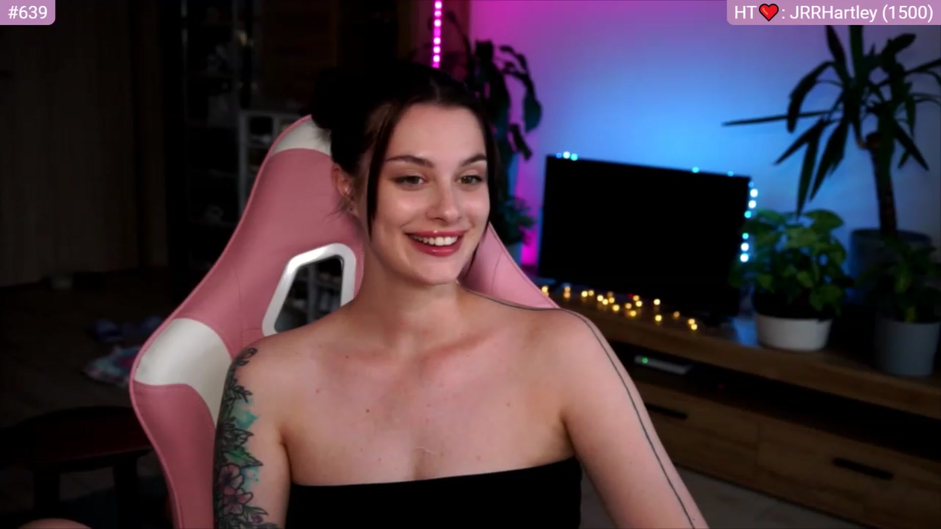 Gallery image thumbnail from lucynutty's myfreecams stream on, 07/03/2023, 17:55 image 20 of 20
