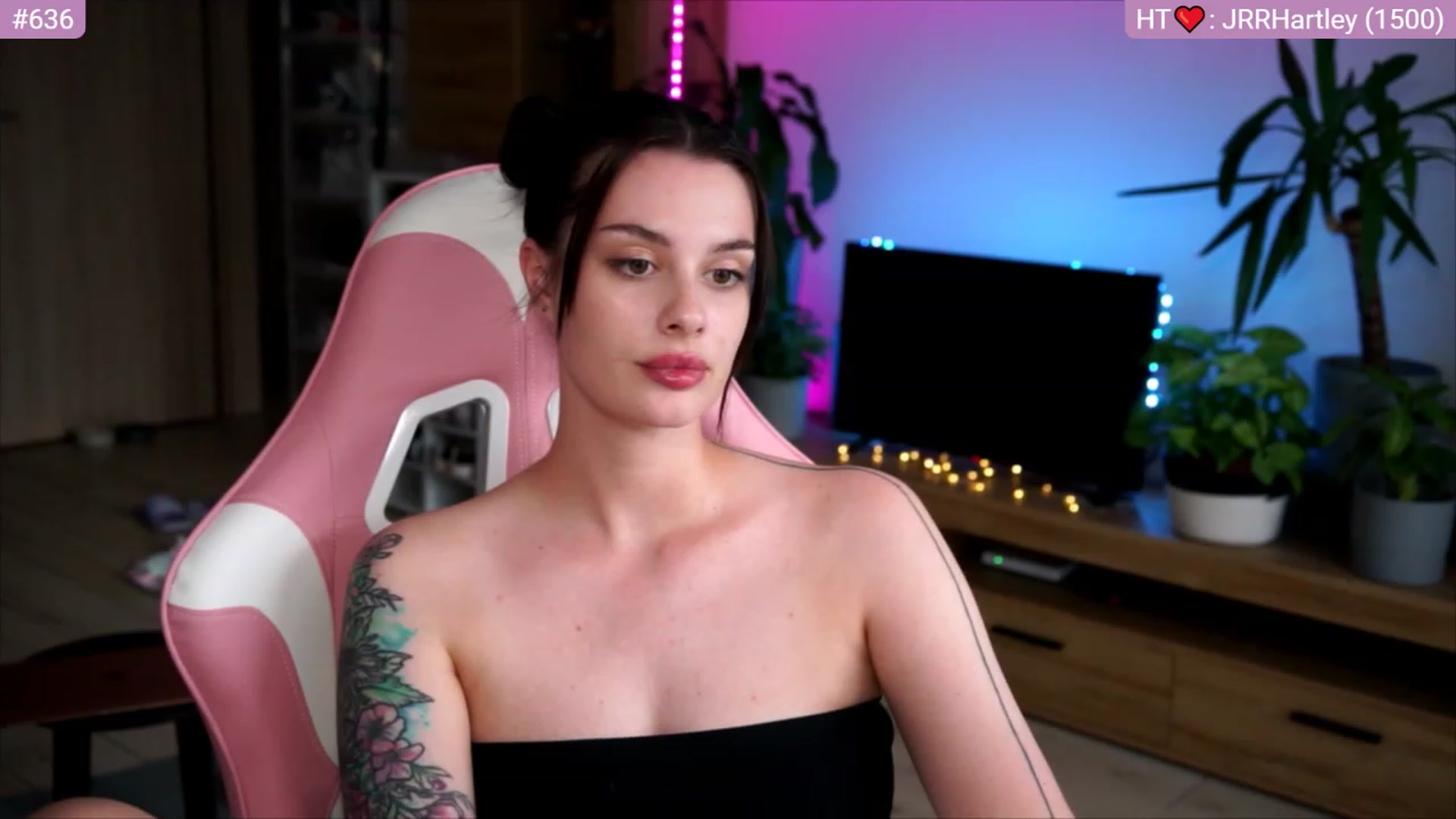 Gallery image thumbnail from lucynutty's myfreecams stream on, 07/03/2023, 17:55 image 16 of 20