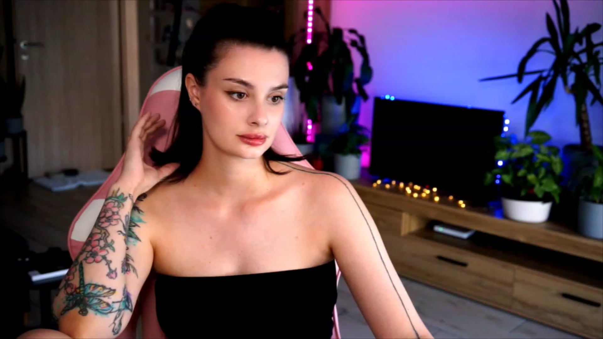 Gallery image thumbnail from lucynutty's myfreecams stream on, 07/09/2023, 10:23 image 2 of 20
