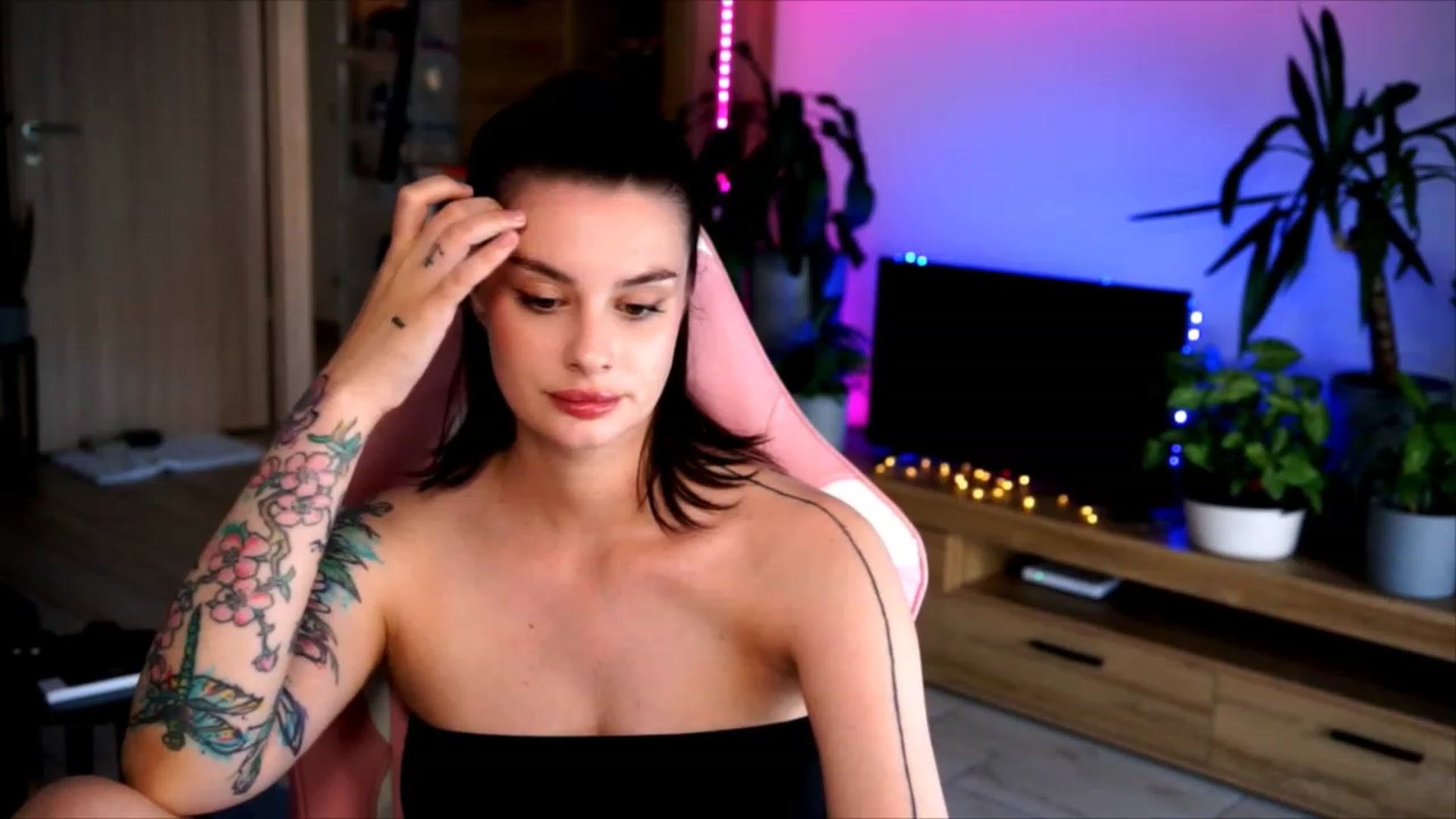 Gallery image thumbnail from lucynutty's myfreecams stream on, 07/09/2023, 10:23 image 16 of 20