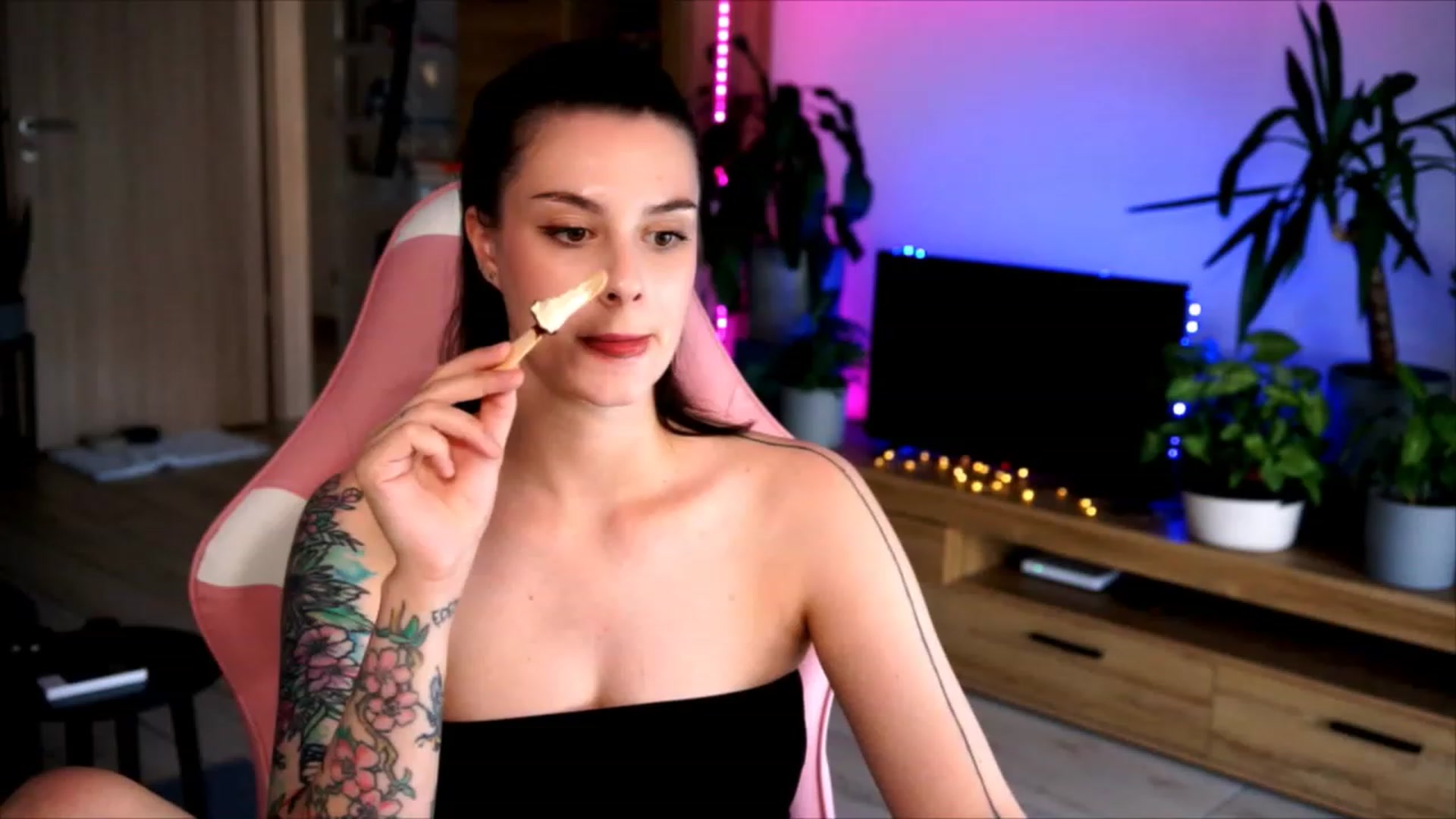 Gallery image thumbnail from lucynutty's myfreecams stream on, 07/09/2023, 11:03 image 5 of 20