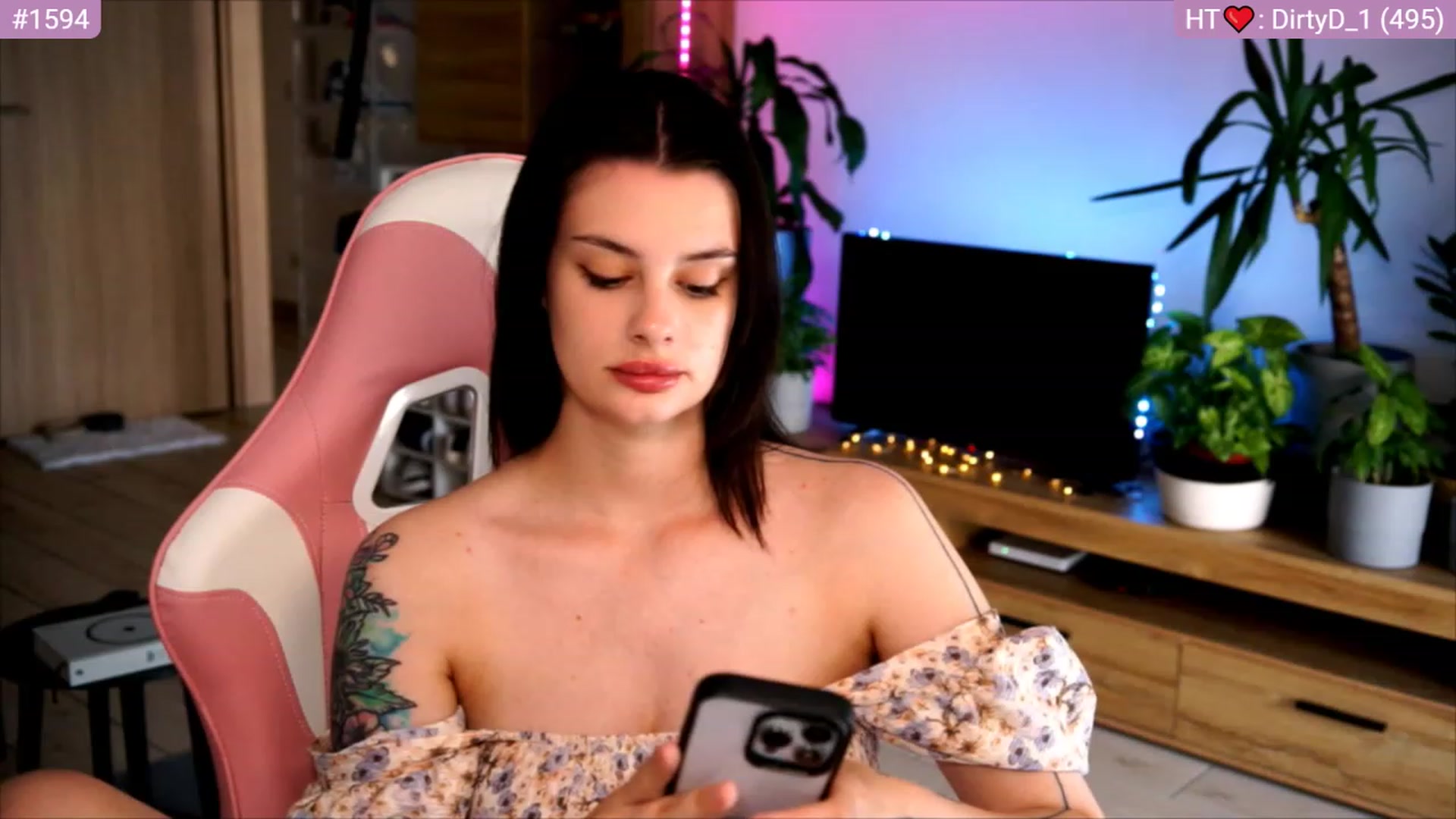 Gallery image thumbnail from lucynutty's myfreecams stream on, 07/12/2023, 08:31 image 18 of 20