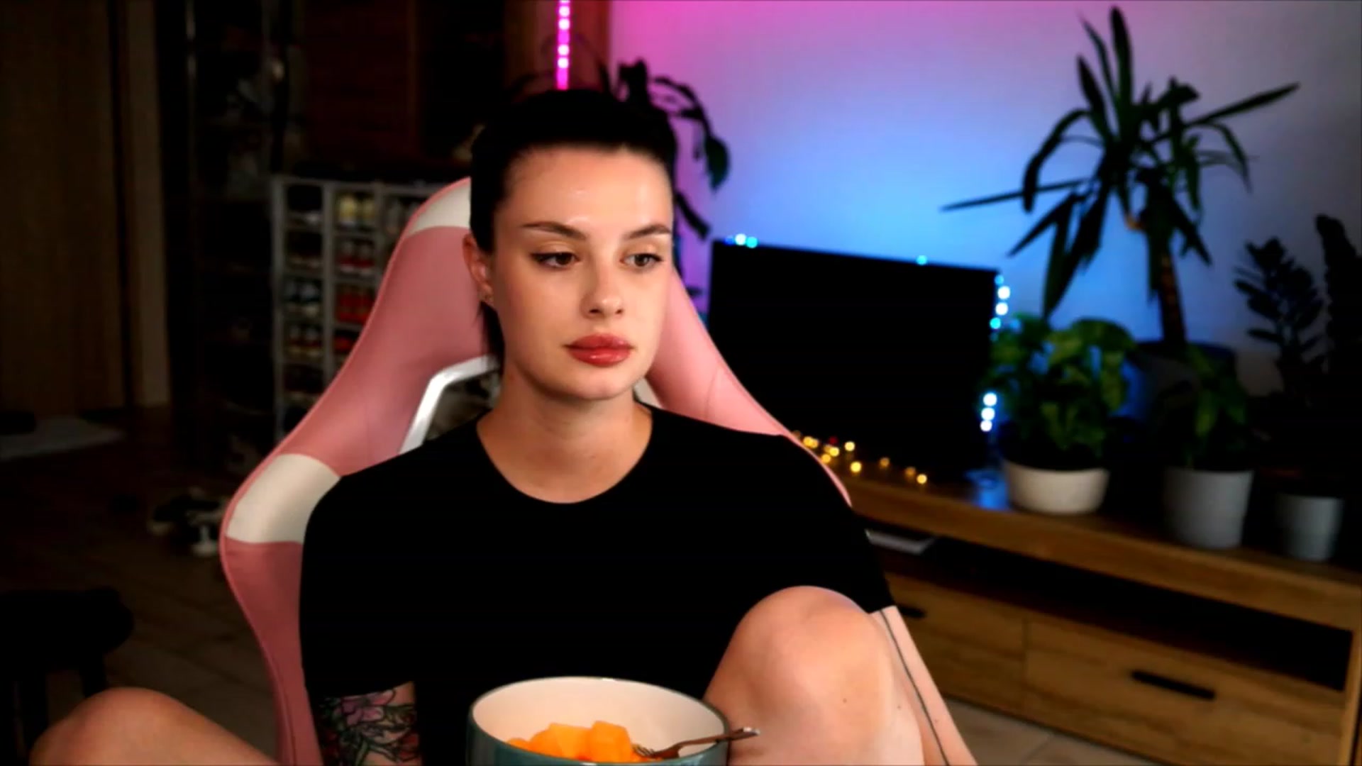 Gallery image thumbnail from lucynutty's myfreecams stream on, 07/12/2023, 17:30 image 2 of 20