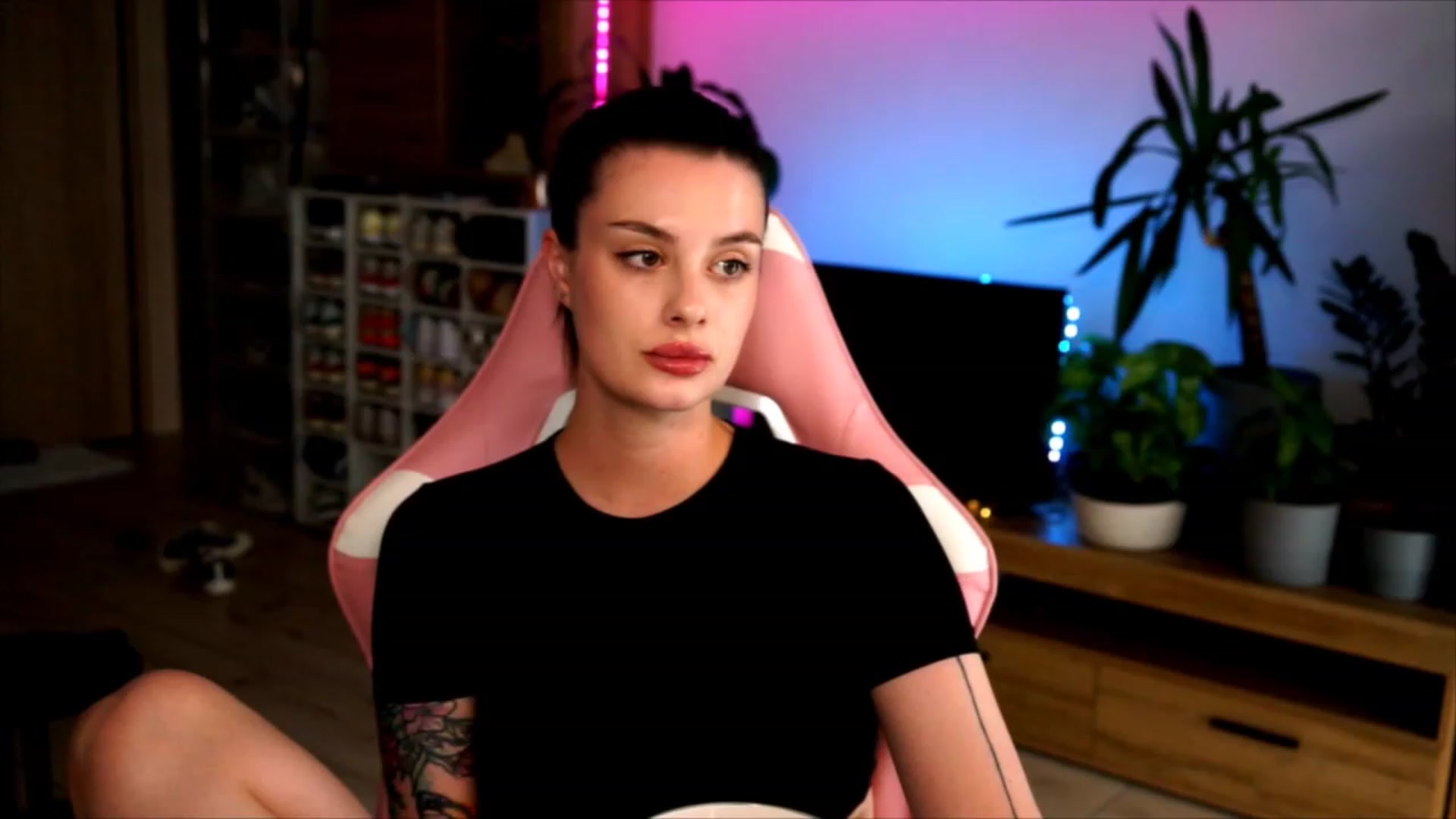 Gallery image thumbnail from lucynutty's myfreecams stream on, 07/12/2023, 17:30 image 1 of 20