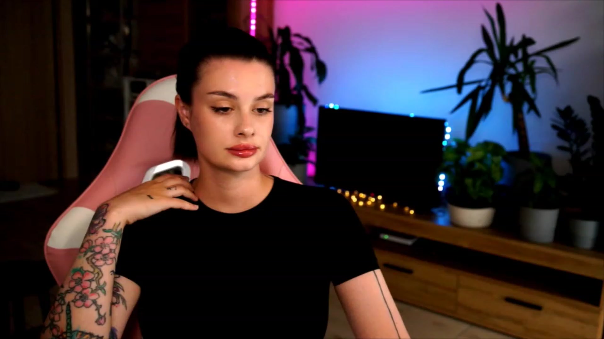 Gallery image thumbnail from lucynutty's myfreecams stream on, 07/12/2023, 17:30 image 11 of 20